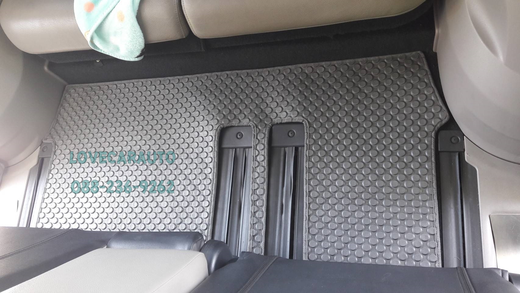 พรมปูพื้นรถยนต์ กระดุม Spacewagon กระดุมเทา