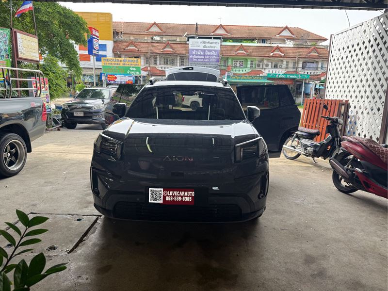 พรมปูพื้นรถยนต์ 7D Aion V VVIPด้ายคู่ สีดำด้ายแดง +ไวนิลสีดำ