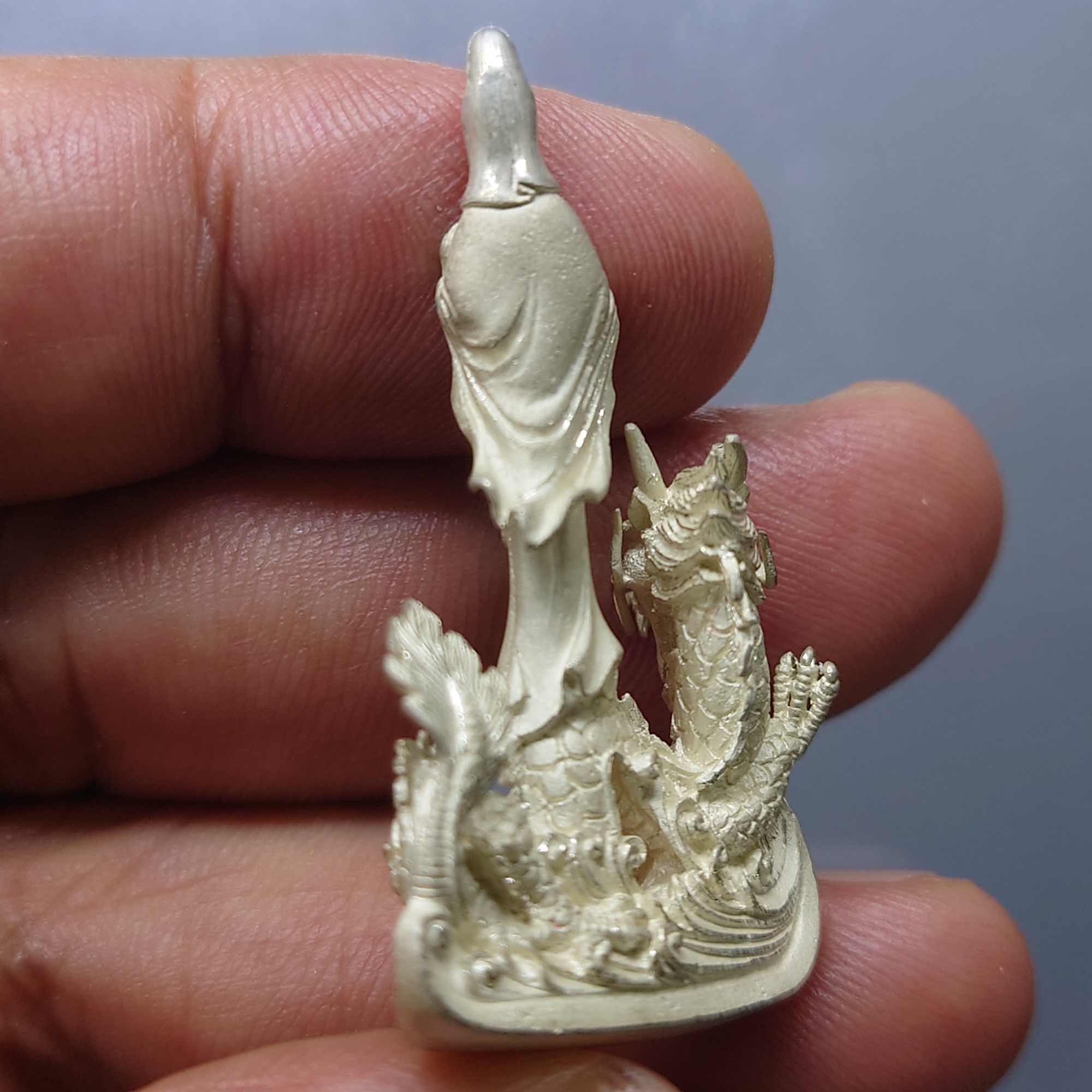 เจ้าแม่กวนอิม รูปหล่อลอยองค์ จ.ระนอง เนื้อเงิน ขนาดสูง 4 เซ็น ปี 2539 นิยม หายาก