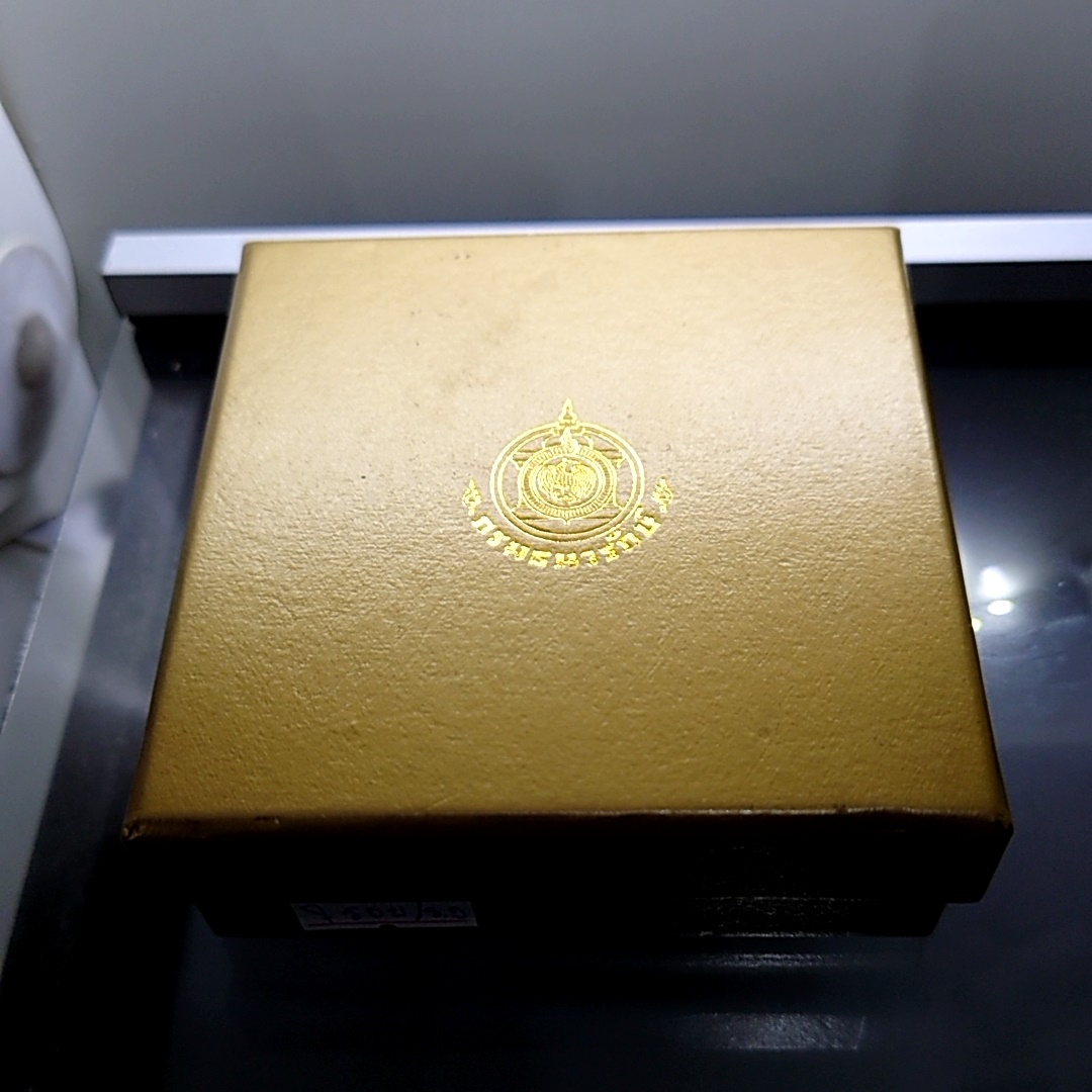เหรียญทองคำขัดเงา 16000 บาท ที่ระลึก 7 รอบ รัชกาลที่ 9 พ.ศ.2554 พร้อมใบเซอร์ อุปกรณ์ครบ