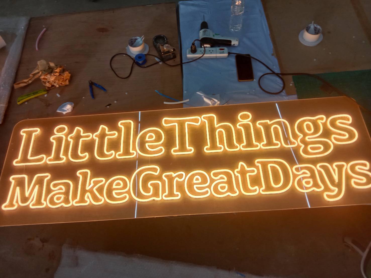 ป้ายไฟนีออนเฟล็กซ์ “Little Things Make Great Days” เติมพลังบวกให้ทุกวันของลูกค้า