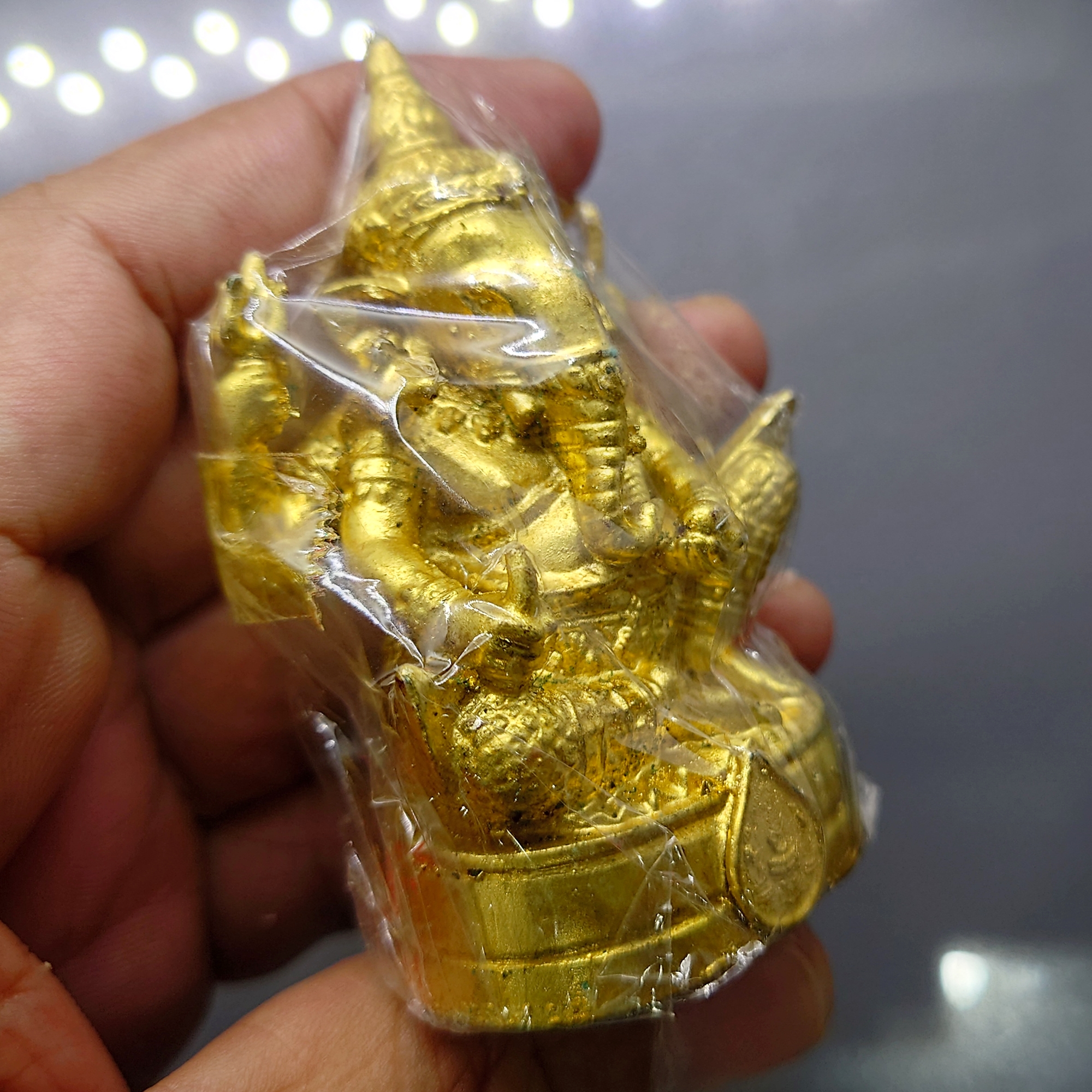 พระพิฆเนศวร์ มหาเทพแห่งความสำเร็จ รุ่นโชคมงคล เนื้อชุบทอง ร่วมพิธีพุทธาภิเษก ศาลสมเด็จพระนเรศวร พระราชวังจันทน์ พิษณุโลก ปี2541 พร้อมกล่องเดิม