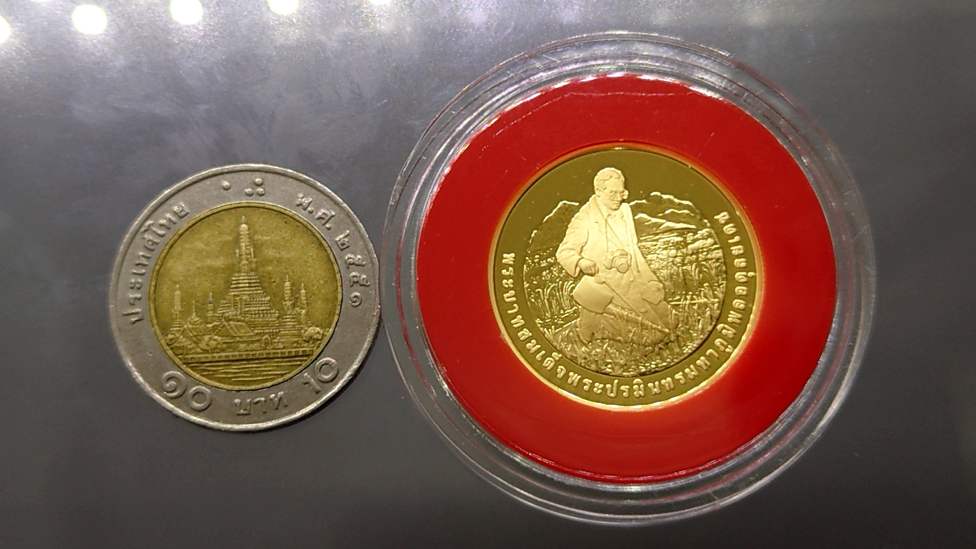 เหรียญทองคำขัดเงา เหรียญ 16000 บาท (ทอง 96.5% หนัก 15 กรัม) ที่ระลึกรางวัลนักวิทยาศาสตร์ดินเพื่อมนุษยธรรม พ.ศ.2555