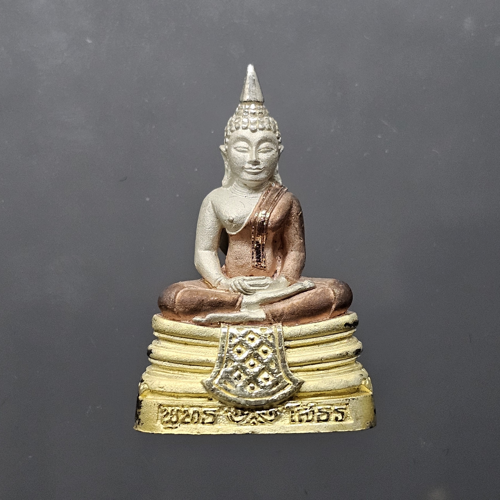 พระพุทธโสธร รุ่นสร้างพระอุโบสถ เนื้อเงินสามกษัตริย์ พิธีพุทธาภิเษก ณ พระอุโบสถ วัดโสธรวรารามวรวิหาร พ.ศ.2539 พร้อมกล่องเดิม