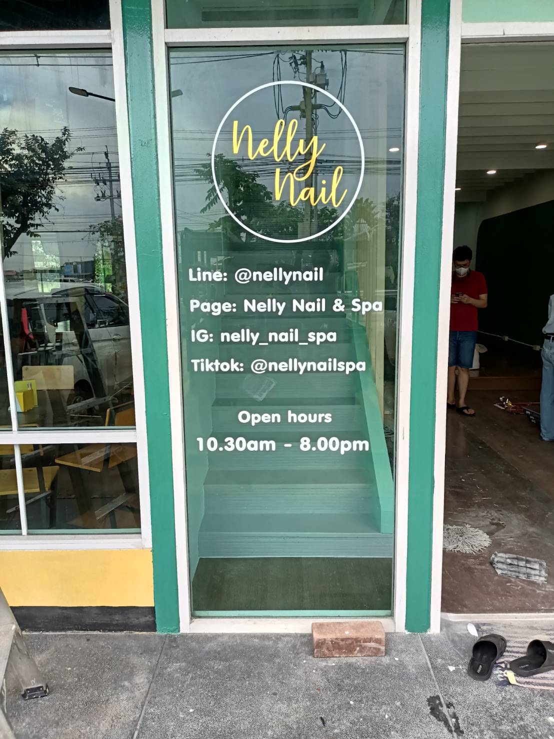 งานป้ายสติกเกอร์ติดลงบนกระจก งานร้านทำเล็บNellyNail