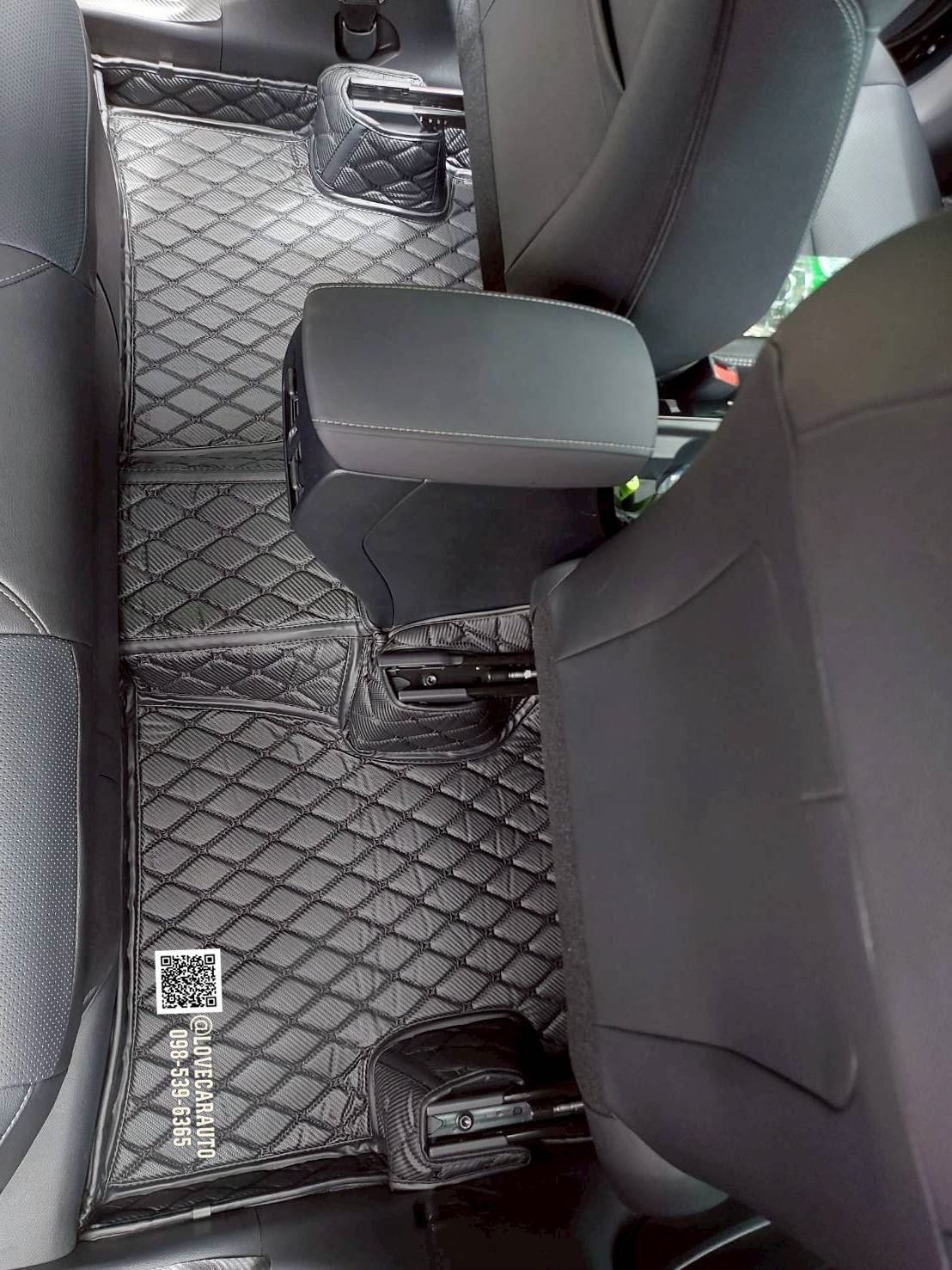 พรมปูพื้นรถยนต์ toyota cross hybrid 2025 สีดำล้วยเคฟล่า