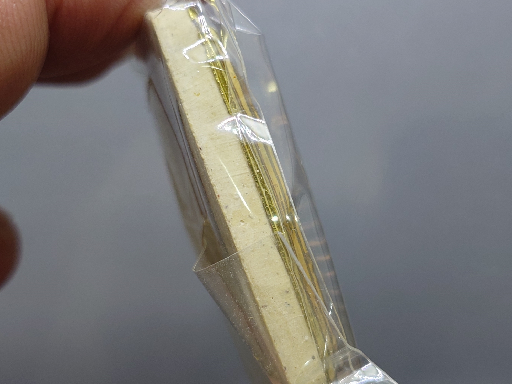 สมเด็จเกศไชโย มีเงิน - มีทอง พิมพ์อกร่อง หน้ากากทองเหลือง หลังแผ่นหัวใจพระคาถาชินบัญชร เนื้อทองเหลือง วัดอินทรวิหาร บางขุนพรหม ปี2552 พร้อมกล่องเดิม