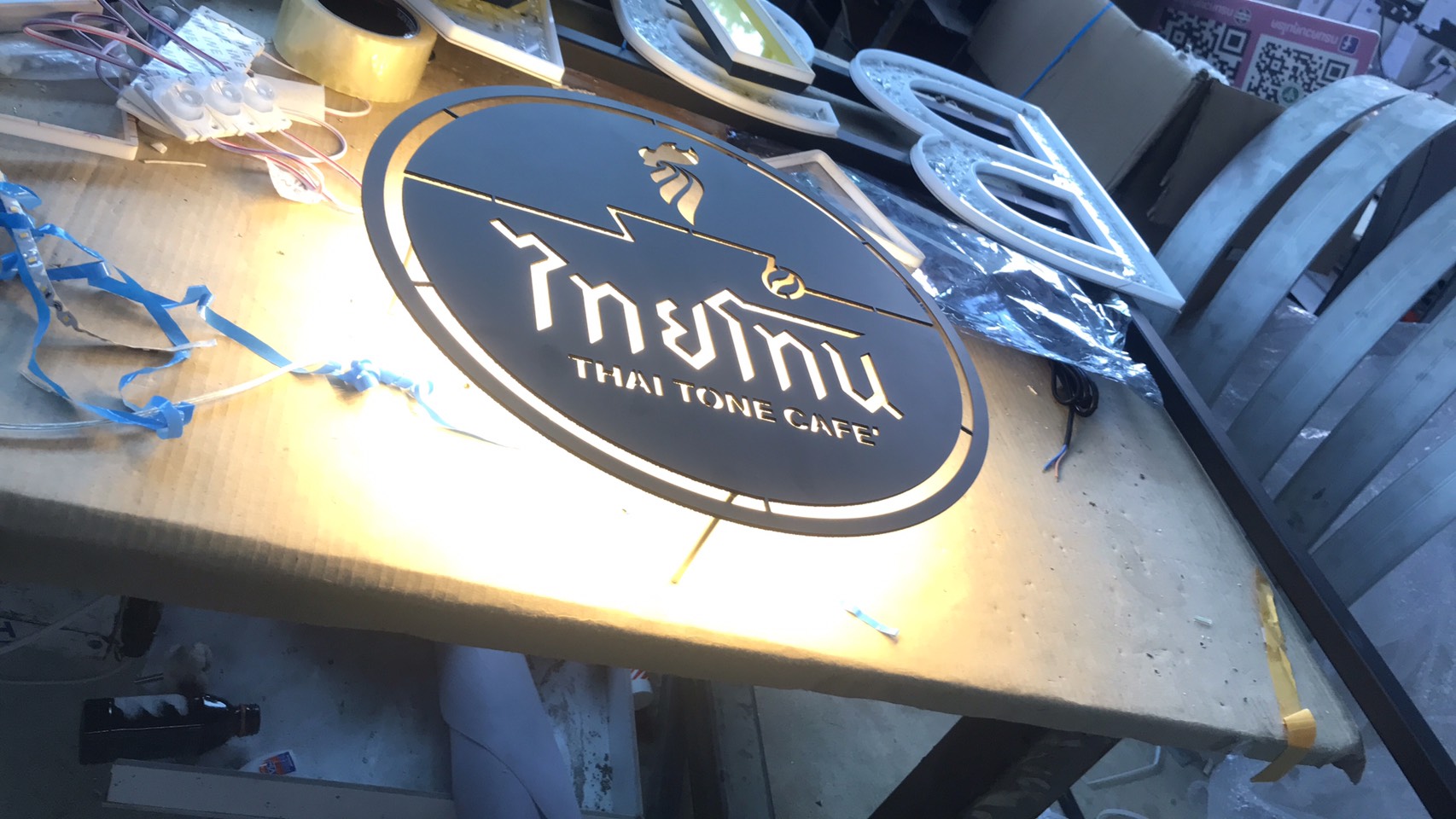 งานป้ายไฟวินเทจ เลเซอร์เหล็กไฟออกหลัง งานไทยโทน