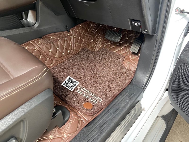 พรมปูพื้นรถยนต์ Mitsubishi PajeroSport 2019 VVIP ด้ายคู่ สีกาแฟ+ไวนิลน้ำตาล