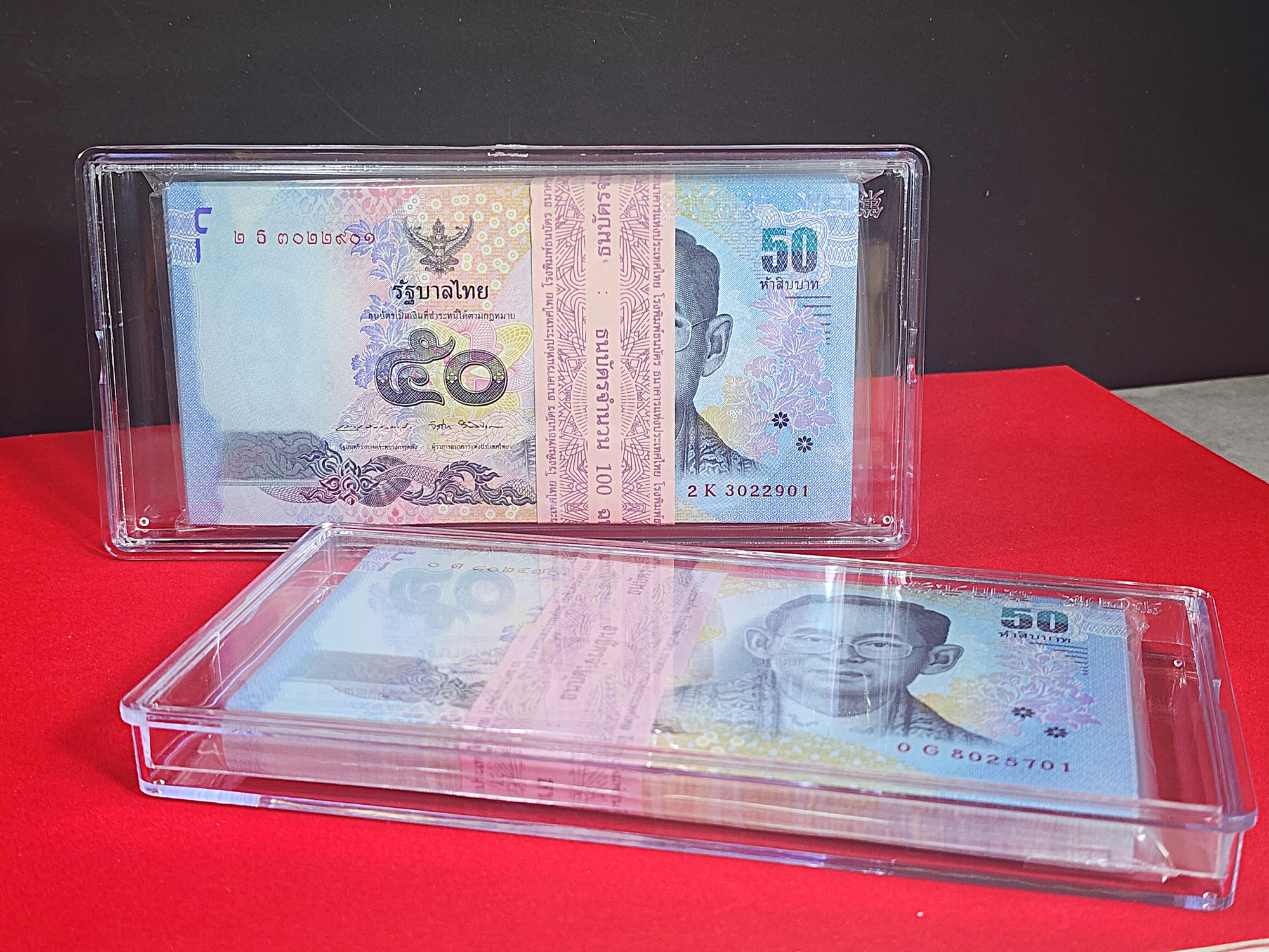 ธนบัตรยกแหนบ 100 ใบ เรียงเลข ธนบัตร 50 บาท แบบ 16 ไม่ผ่านใช้งาน สภาพสวยๆ พร้อมบรรจุตลับ