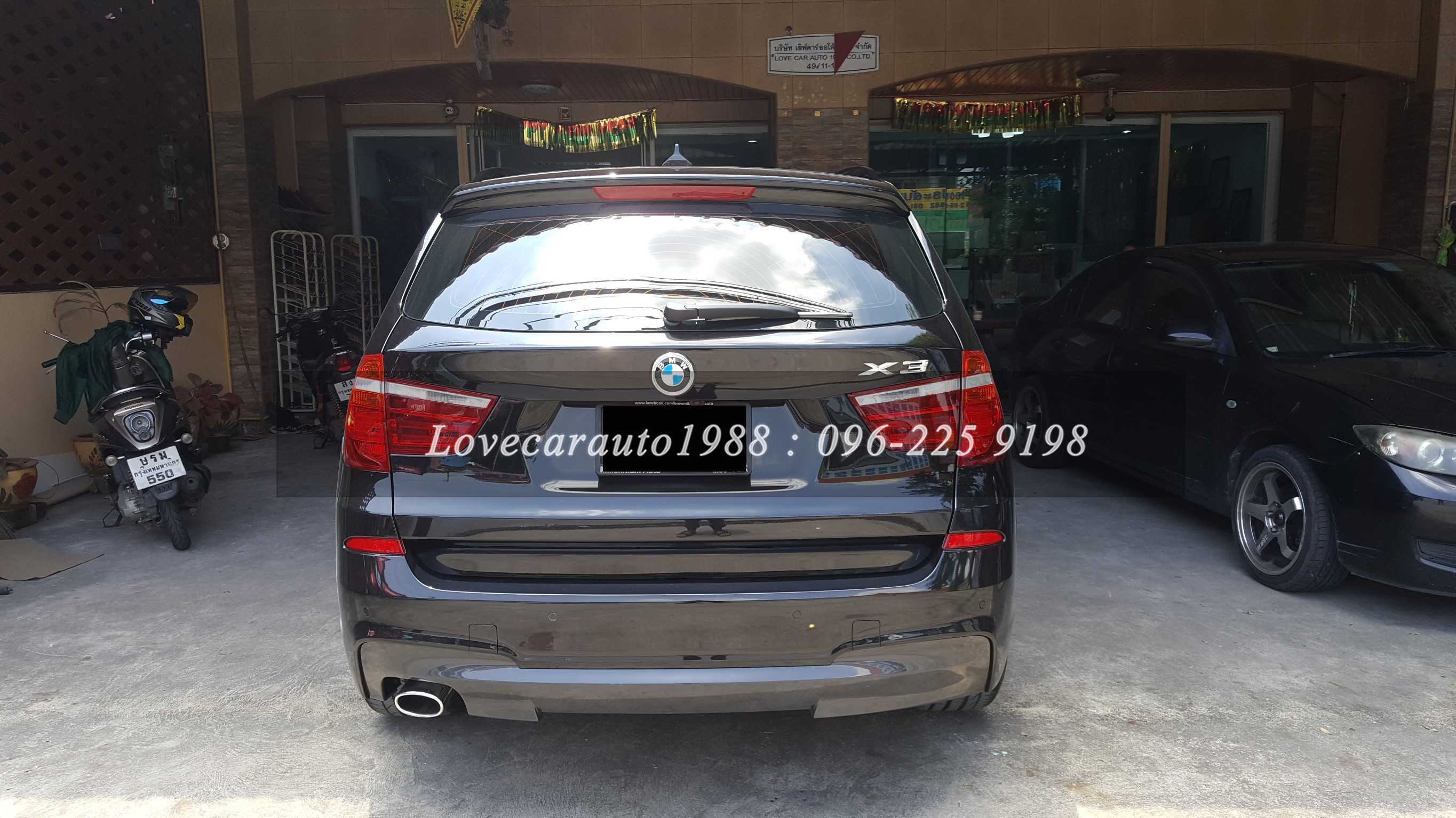 ยางปูพื้นรถยนต์ BMW X3 2016 กระดุมเล็กแดงขอบดำ