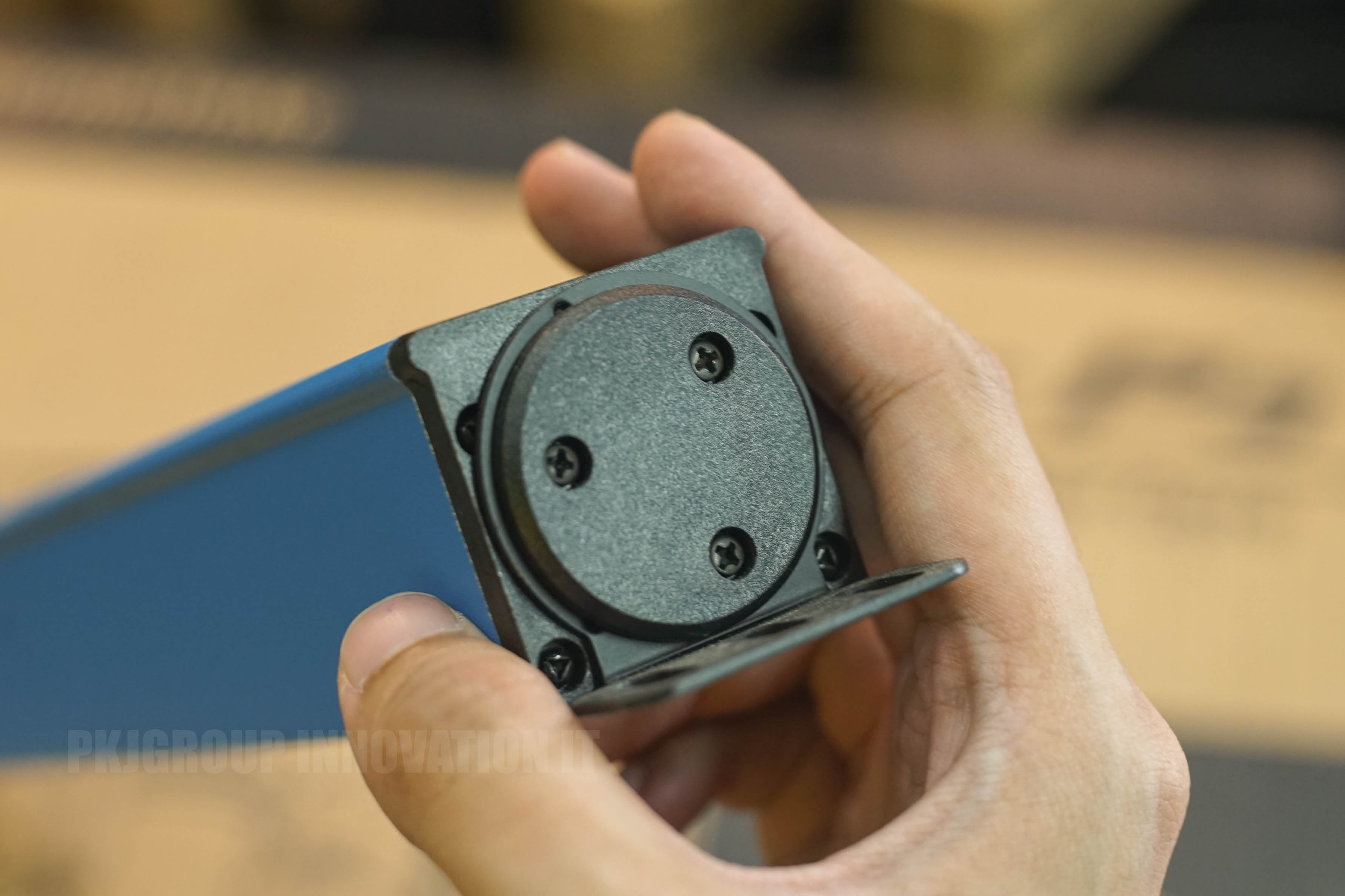 ปลั๊กไฟ Powerbar GLink GPDU-08 สีน้ำเงิน ของใหม่ ป้องกันไฟกระชากจากฟ้าผ่ากันไฟเกินตัวยึดผนังหมุนได้ 360 องศา ประกัน 5 ปี