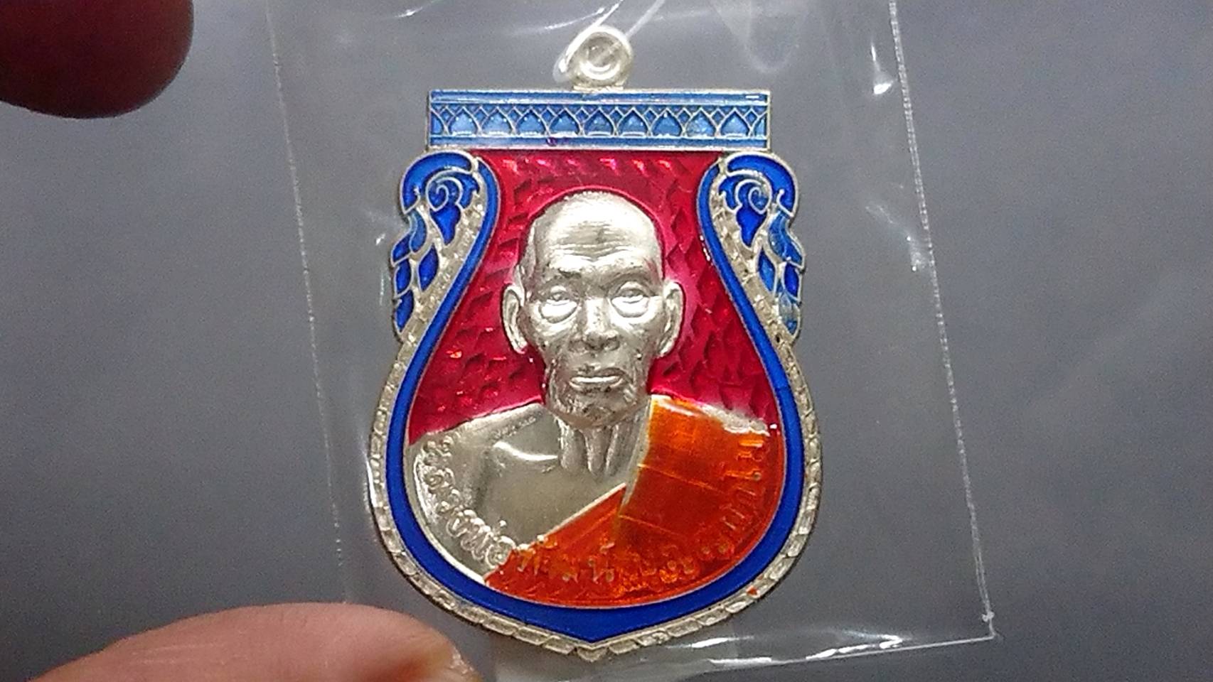 เหรียญมนต์พระกาฬ 99 (เงินแถมยกลัง)เนื้อเงิน ลงยาแดง ขอบน้ำเงิน หลวงพ่อพัฒน์ วัดห้วยด้วน โคท 28