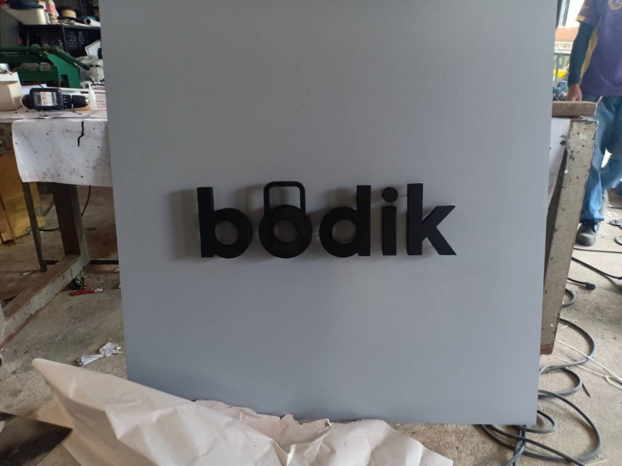 ป้ายไฟLEDเหล็กซิ้งค์พ่นสีไฟออกหลัง งานBODIK