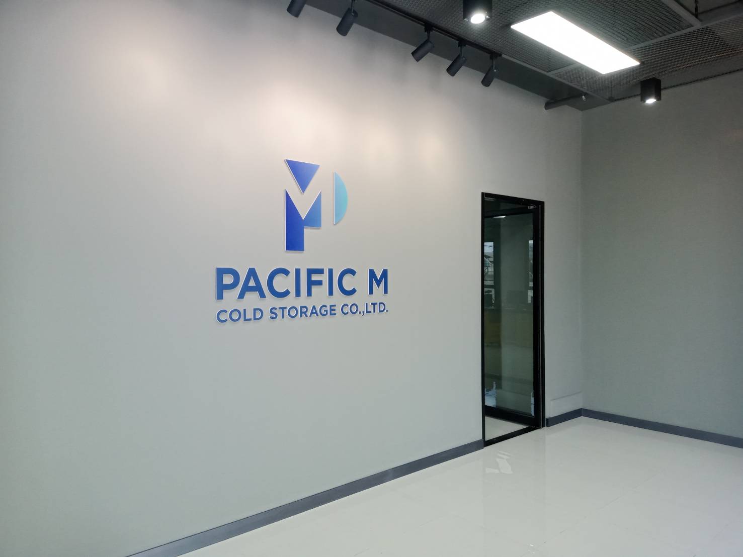 ป้ายบริษัท งานพิมพ์ลงบนแผ่นอคริลิค งานPACIFIC M COLD STORAGE