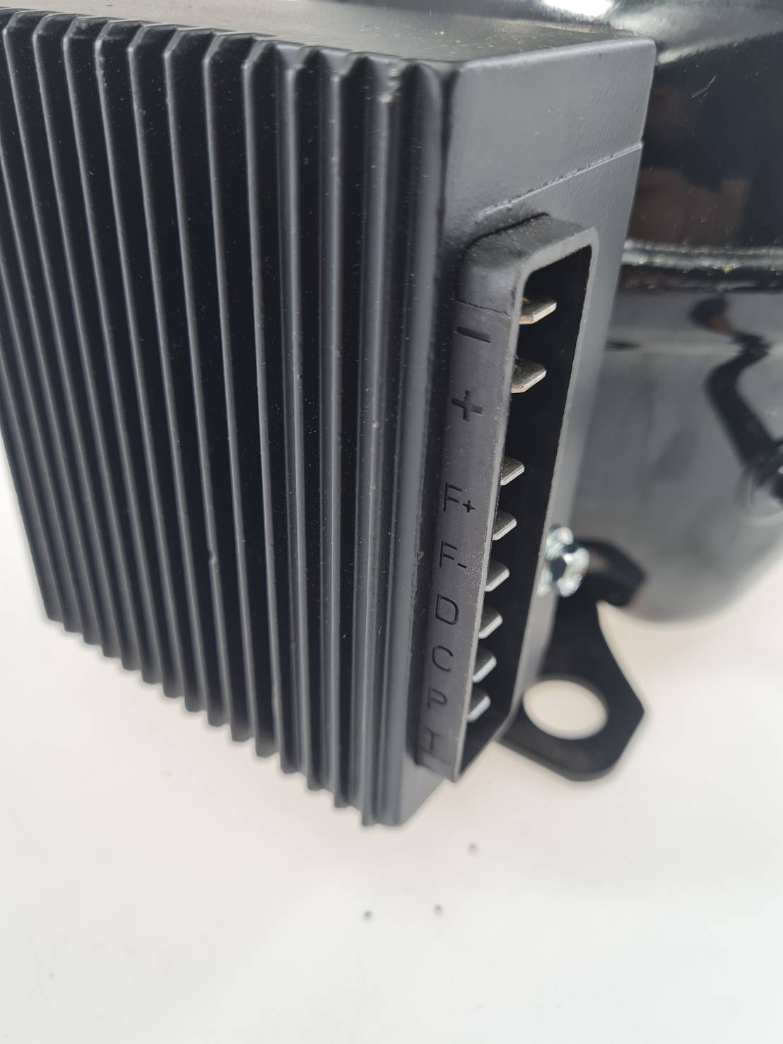 QDZH65G R143 DC compressor คอมเพรสเชอร์ 210W ใช้แรงดันไฟฟ้า 12V และ 24V ใช้งานกับโซลาเซลล์ได้โดยตรงใช้กับตู้แช่ ตู้เย็นต่างๆ