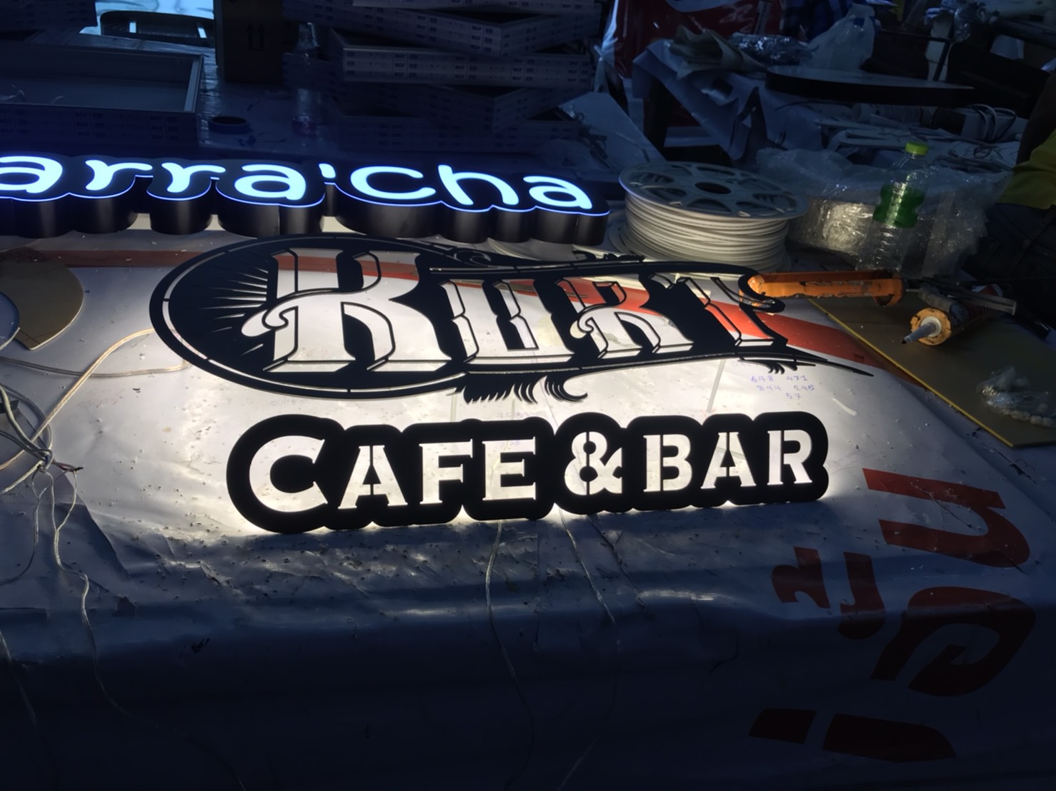 งานป้ายวินเทจ งานเลเซอร์เหล็กไฟออกหลังพร้อมขาลอย