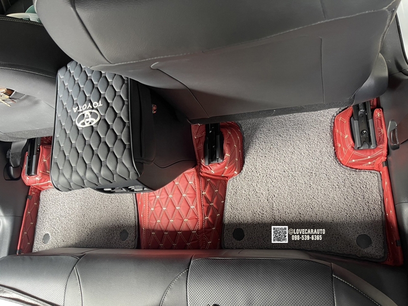 พรมปูพื้นรถยนต์ 7D Toyota Corolla Cross สีแดงไวน์ + ไวนิลครีม