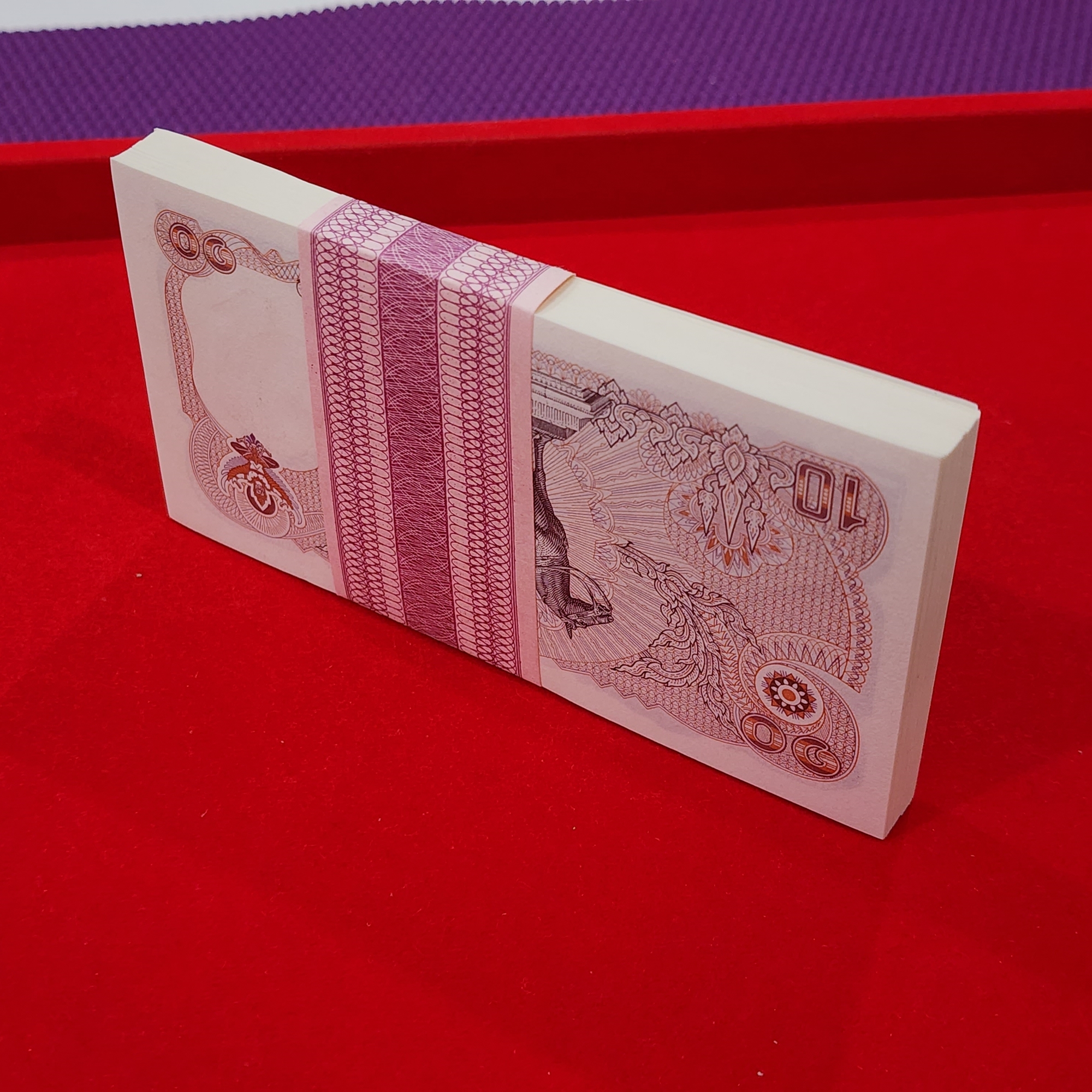 ธนบัตรยกแหนบ 100 ใบ เรียงเลข ธนบัตร 10 บาท แบบ 12 ทรงม้า ไม่ผ่านใช้ ขาวสวย