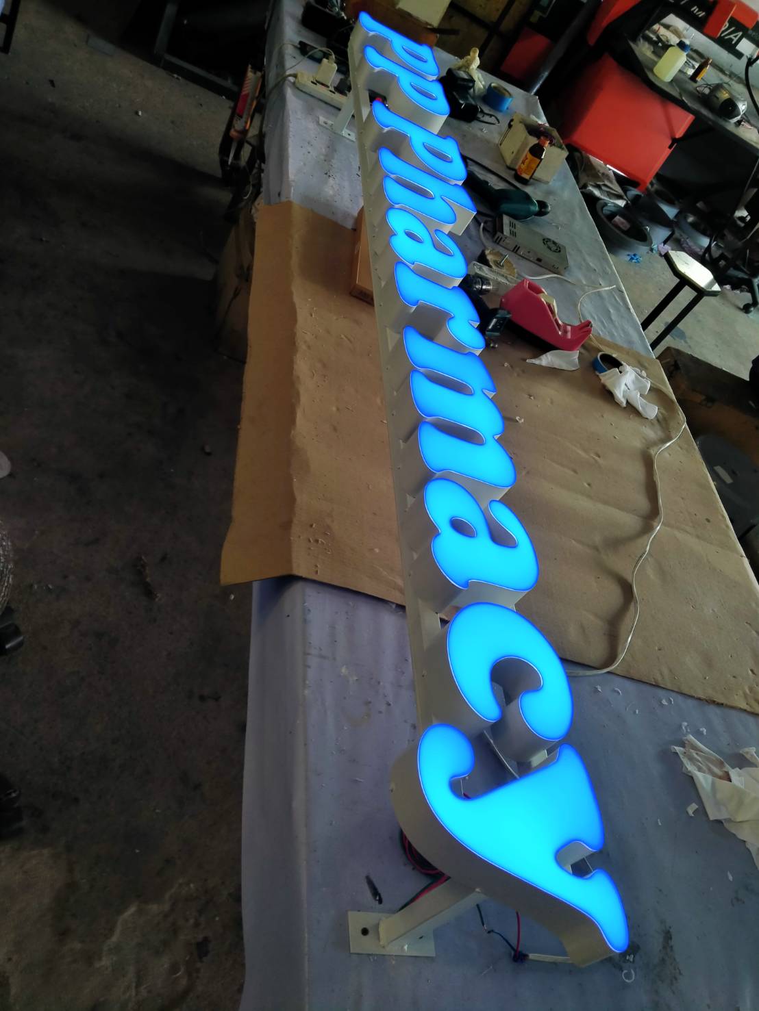 ป้ายไฟแอลอีดีตัวอักษรอลูมิเนียม งานPP Pharmacy