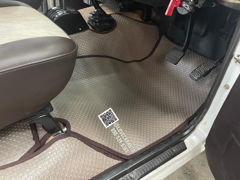 พรมปูพื้นรถยนต์ Toyota Land Cruiser FJ60 1983 กระดุมเล็กสีน้ำตาล