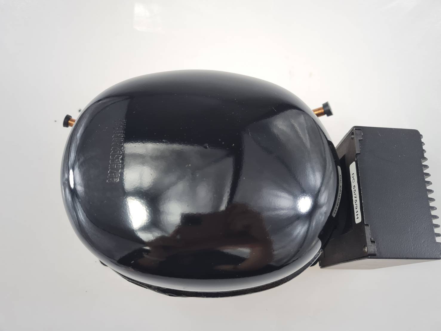 QDZH65G R143 DC compressor คอมเพรสเชอร์ 210W ใช้แรงดันไฟฟ้า 12V และ 24V ใช้งานกับโซลาเซลล์ได้โดยตรงใช้กับตู้แช่ ตู้เย็นต่างๆ