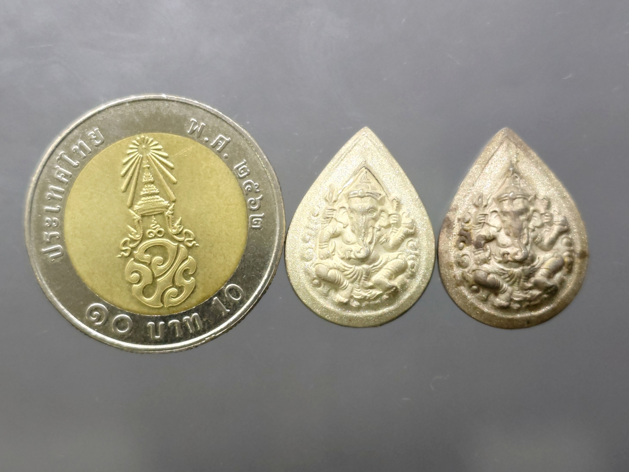 เหรียญพระพิฆเนศวร ญสส รุ่นกาญจนาภิเษก พิมพ์เล็ก เนื้อเงิน และเนื้อทองทิพย์ วัดบวรนิเวศวิหาร พ.ศ.2538 พร้อมกล่องชุดทองคำ