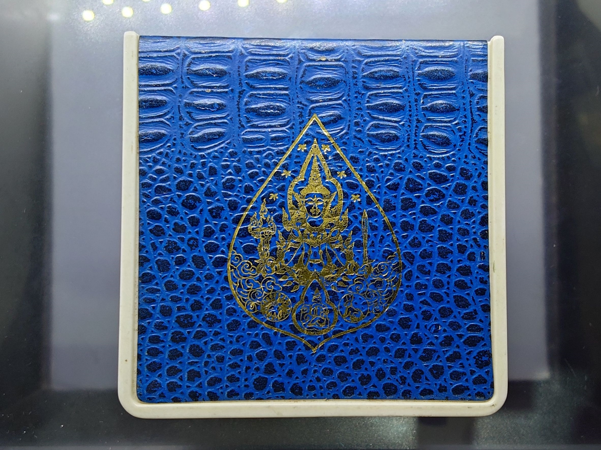 เหรียญสมเด็จพระเจ้าตากสินมหาราช หลังตรามหาเดช รุ่นโชคมงคล เนื้อกาหลั่ยทองลงยา ตรีทศเทพวรวิหาร ปี2551 พร้อมกล่อง