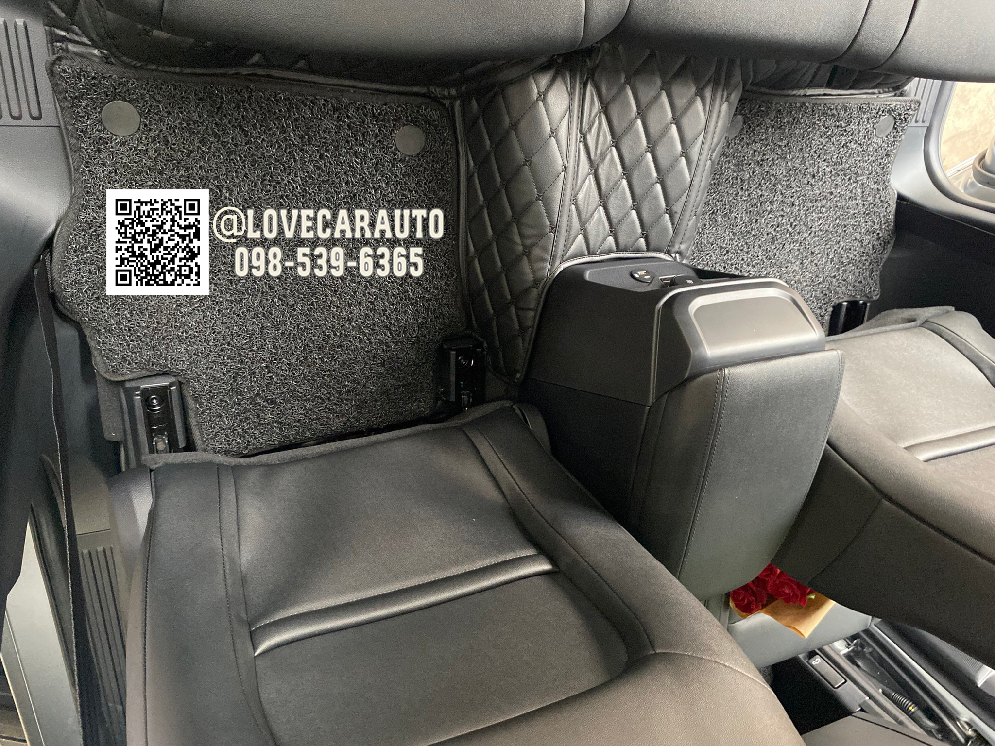 พรมปูพื้นรถยนต์ 7D Ford Everest 2023 สีดำด้ายดำ +ไวนิลสีดำ