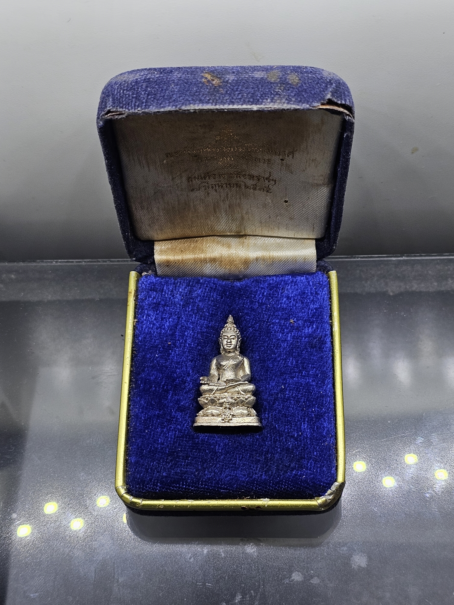 พระกริ่งชัยวัฒน์ไพรีพินาศ เนื้อเงิน ขนาดสูง 3 ซ.ม. โดย สมเด็จพระญาณสังวรฯ สมเด็จพระสังฆราช วัดบวรนิเวศวิหาร ปี2535 พร้อมกล่องเดิม