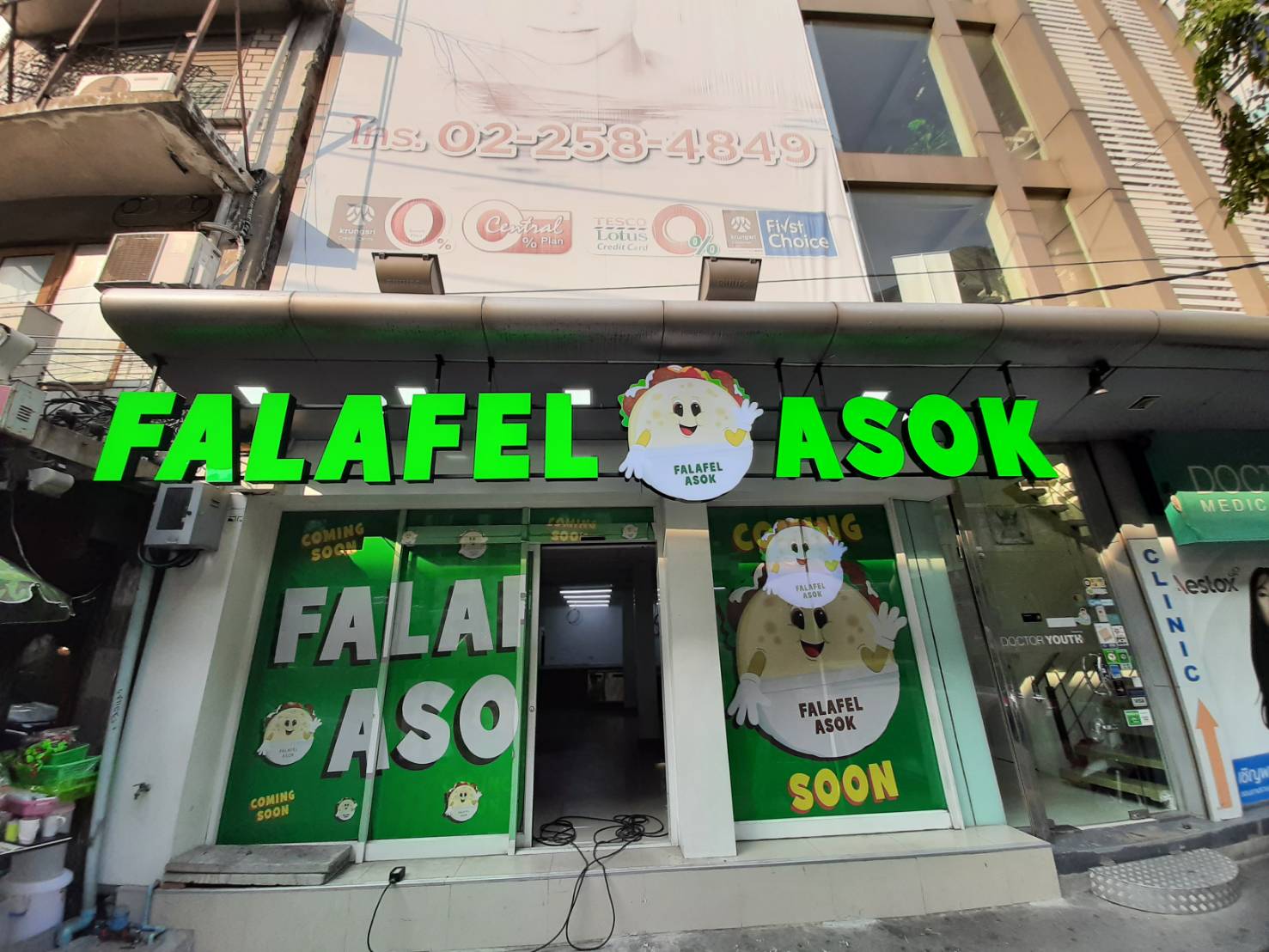 ป้ายไฟแอลอีดีไฟออกหน้าขอบอลูมิเนียม งานFALAFEL ASOK