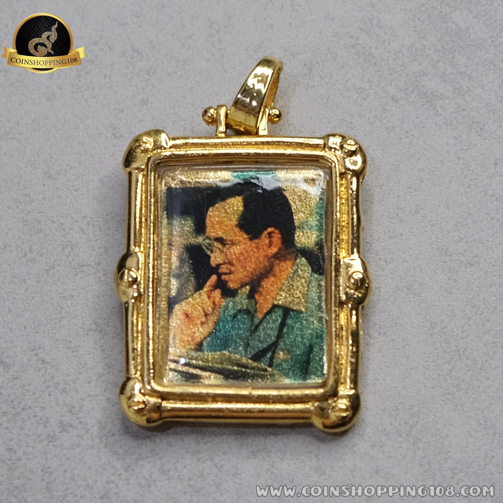 จี้ทองคำแท้ พระบรมฉายาลักษณ์ ร9 ที่ระลึกกาญจนาภิเษก 2539 (แผ่นทองคำ 97.66%) พร้อมกรอปและกล่องเดิม