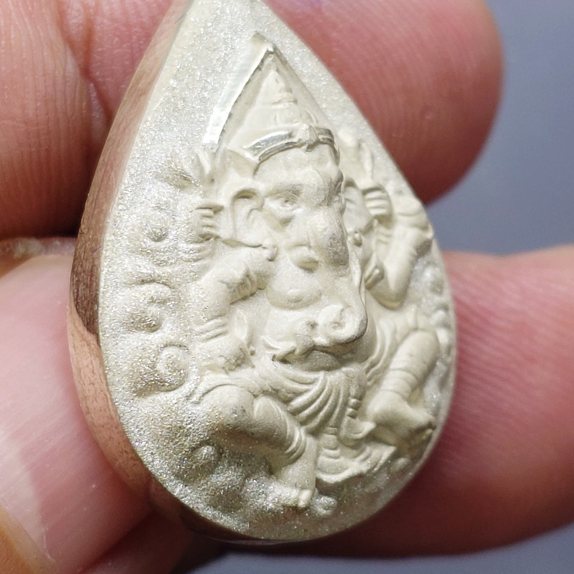 เหรียญพระพิฆเนศวร ญสส รุ่นกาญจนาภิเษก พิมพ์ใหญ่ เนื้อเงินพ่นทรายและขัดเงาบางส่วน วัดบวรนิเวศวิหาร พ.ศ.2538 พร้อมกล่องเดิม