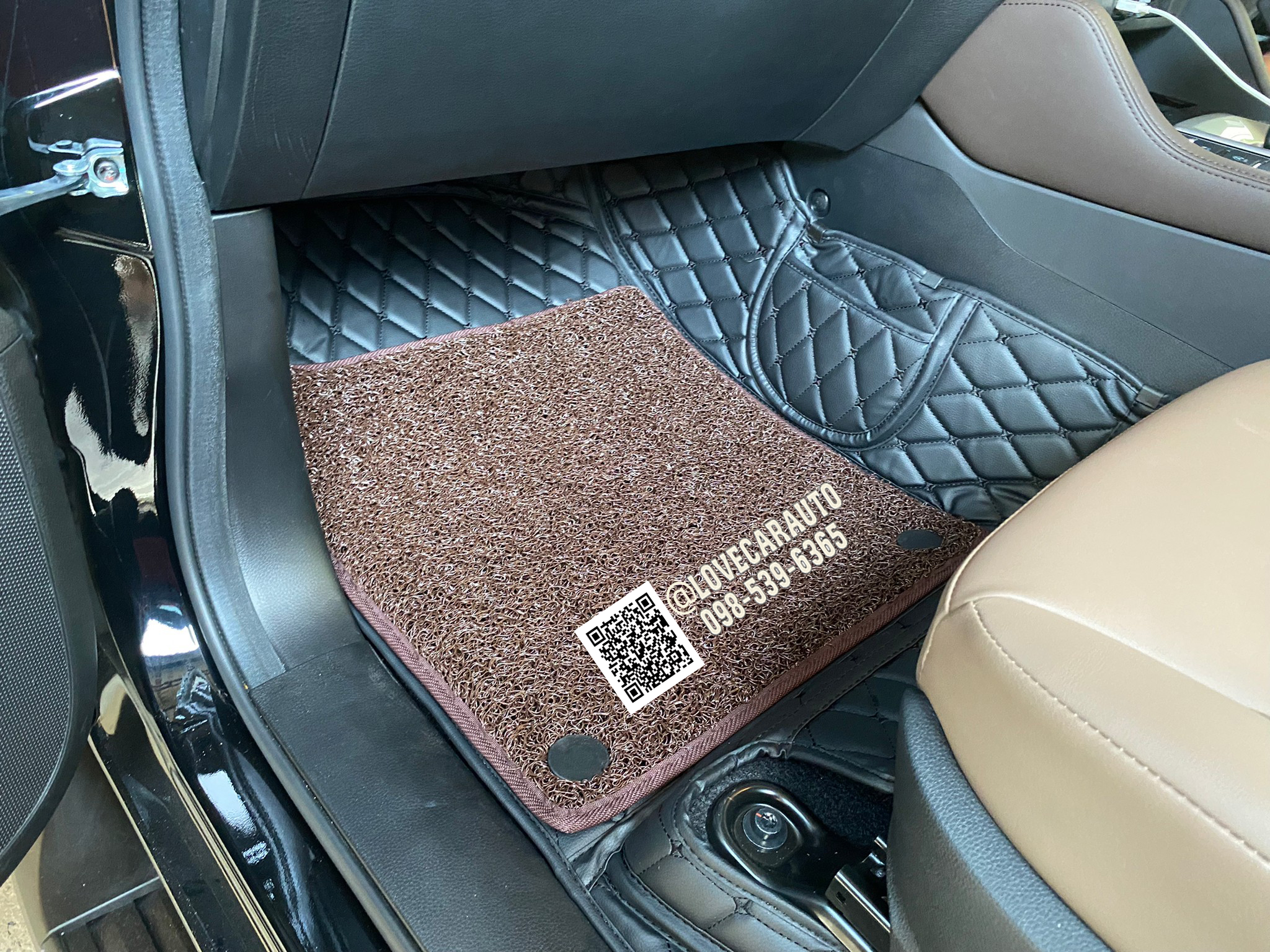 พรมปูพื้นรถยนต์ 6D Isuzu Mux 2022 สีดำด้ายดำ +ไวนิลสีน้ำตาล