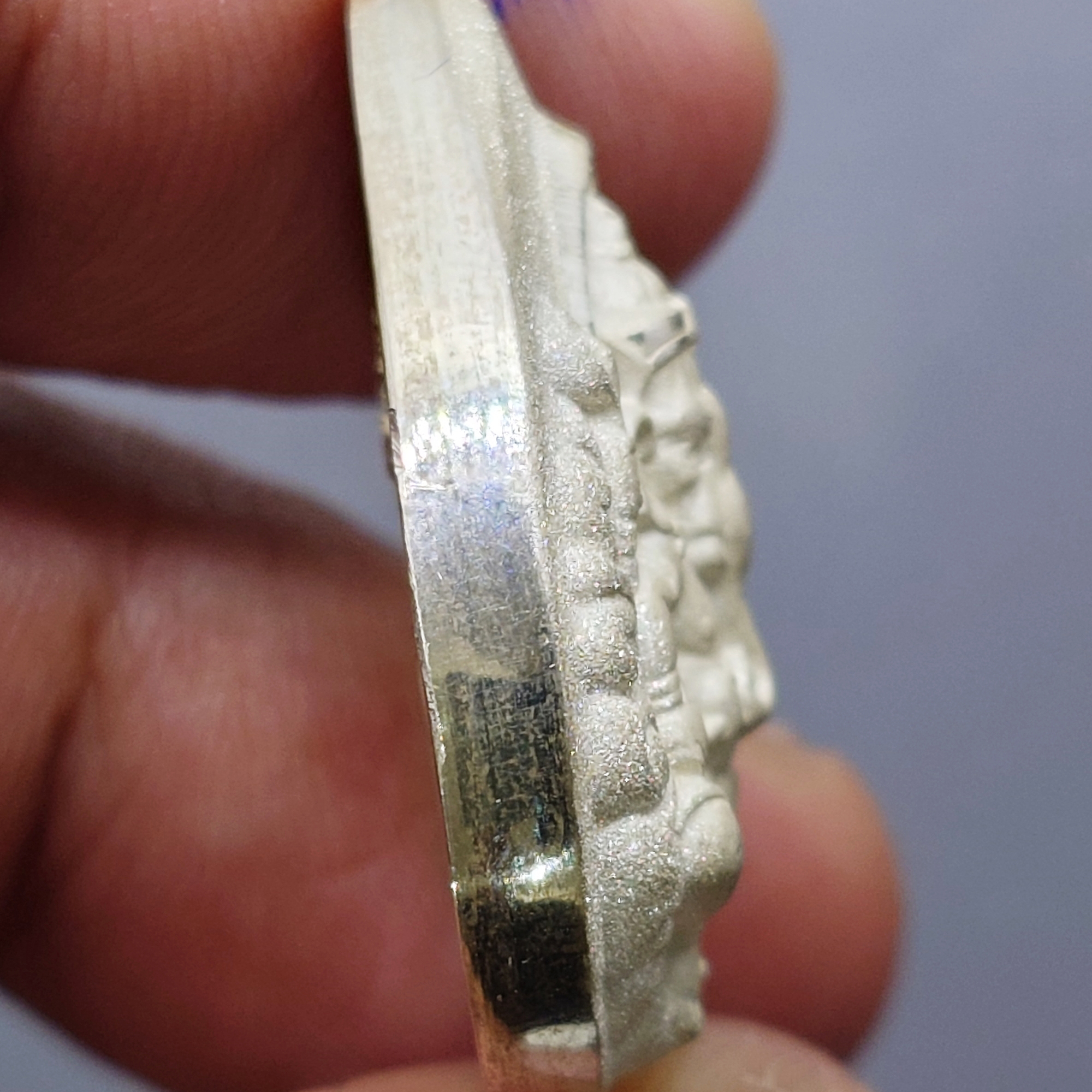 เหรียญพระพิฆเนศวร ญสส รุ่นกาญจนาภิเษก พิมพ์ใหญ่ เนื้อเงินพ่นทรายและขัดเงาบางส่วน วัดบวรนิเวศวิหาร พ.ศ.2538 พร้อมกล่องเดิม