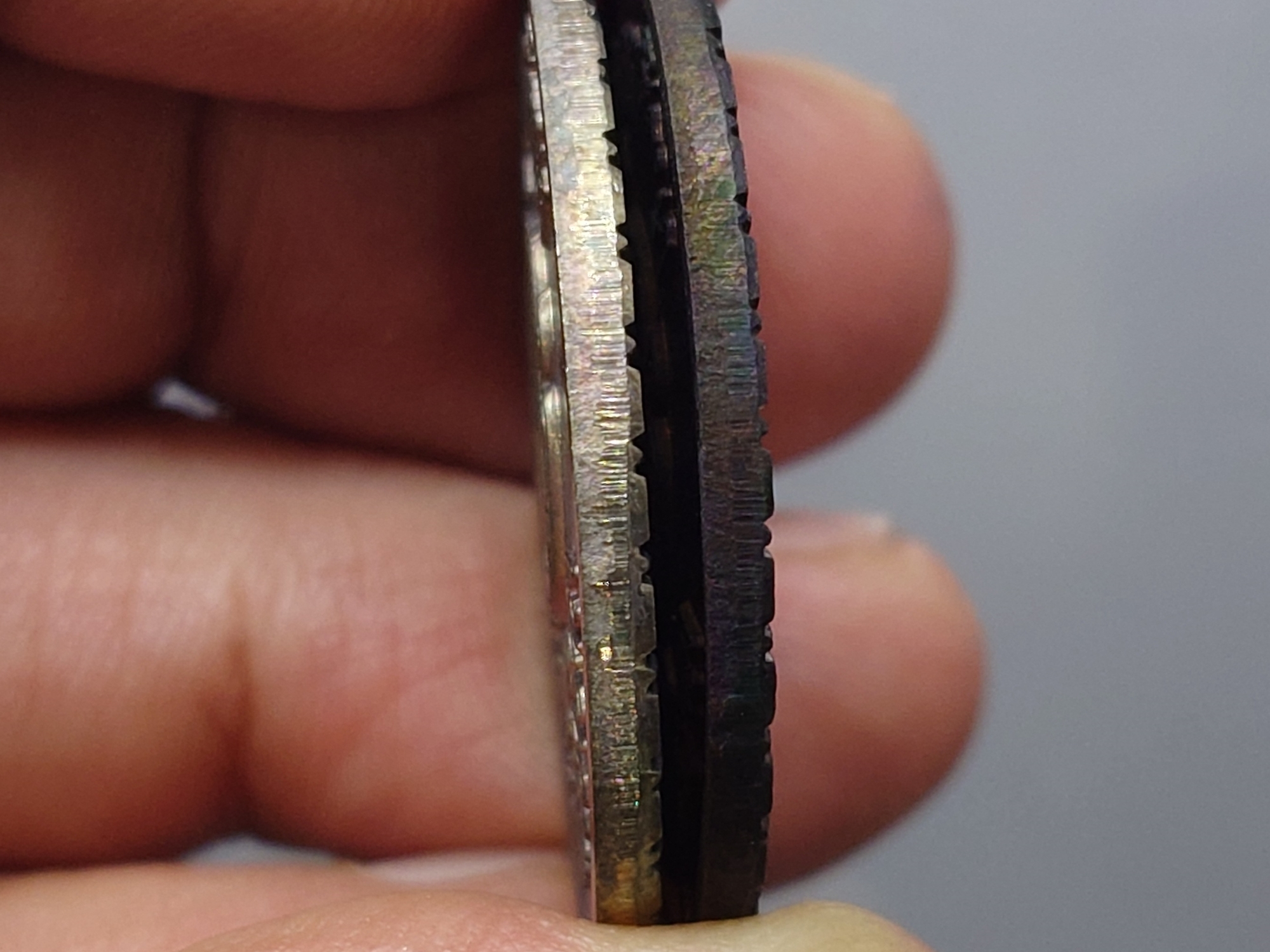 เหรียญเสด็จพ่อ ร.5 หลัง จปร. เนื้อเงิน - ทองแดง พิธีวัดสุทัศนเทพวราราม เพื่อตั้งทุนอุดมศึกษา ปี2532 พร้อมกล่องเดิม