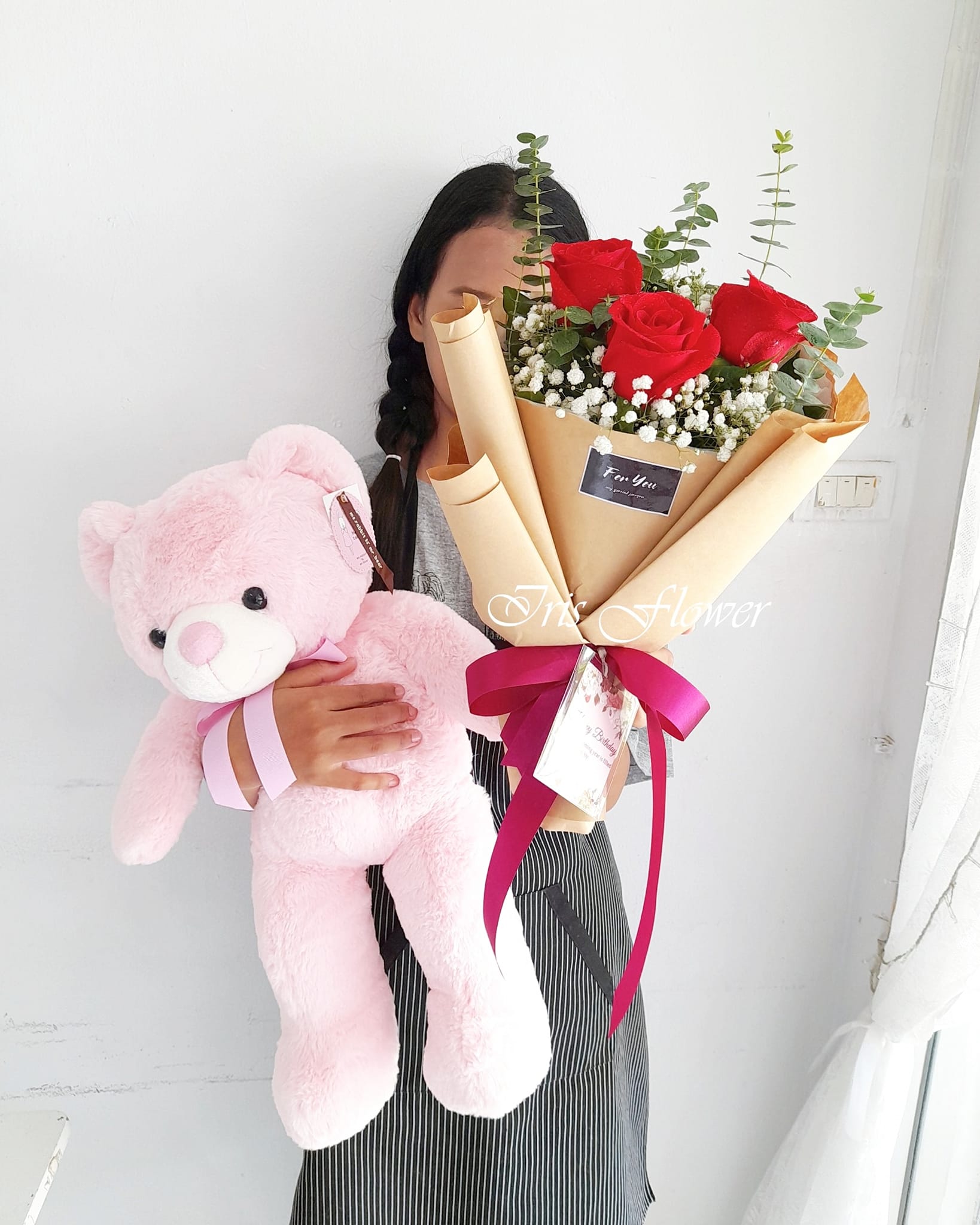 ตุ๊กตาหมีขนนุ่น 60 cm และช่อกุหลาบ 3 ดอก