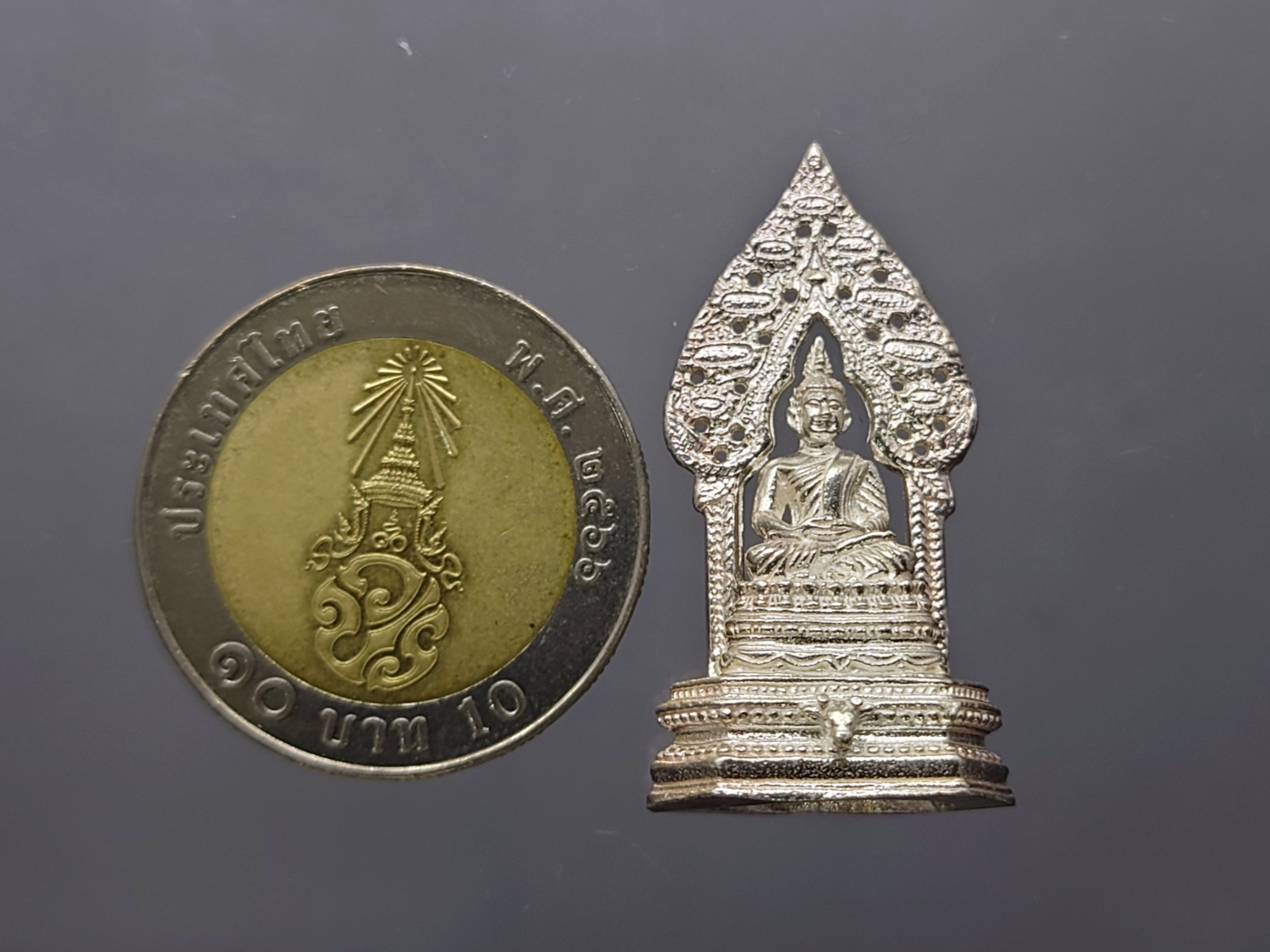รูปหล่อลอยองค์ พระนิรันตราย เนื้อเงิน วัดบวรนิเวศวิหาร ปี2548 โรงเรียนสตรีวิทย์ จัดสร้าง พร้อมตลับเดิม
