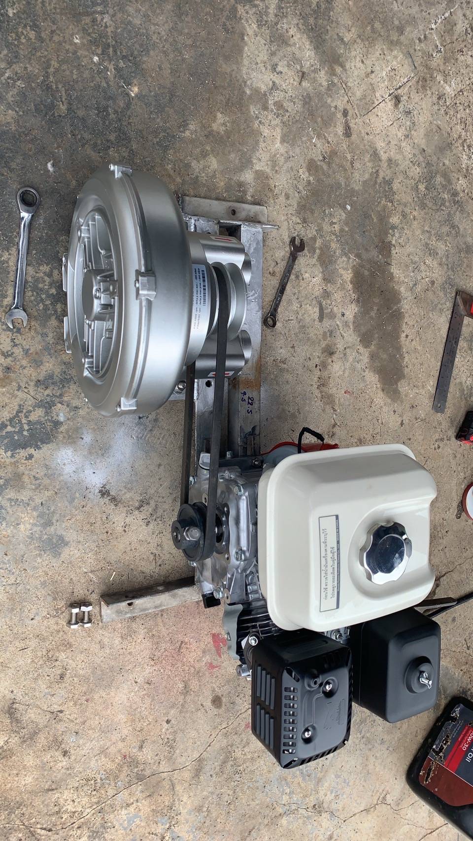 พัดลมโบรเวอร์เป่าอากาศ และ ดูดอากาศ แบบใช้เครื่องยนต์หรือ มอเตอร์ สำหรับใช้งานในพิ้นที่ที่ไม่มีไฟฟ้า หรือ ต้องการความเร็วรอบสูงพิเศษ