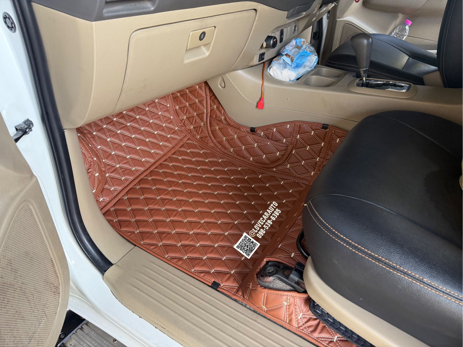 พรมปูพื้นรถยนต์ Toyota Vigo 4ประตู vvipด้ายคู่ สีน้ำตาลเข้มด้ายทอง