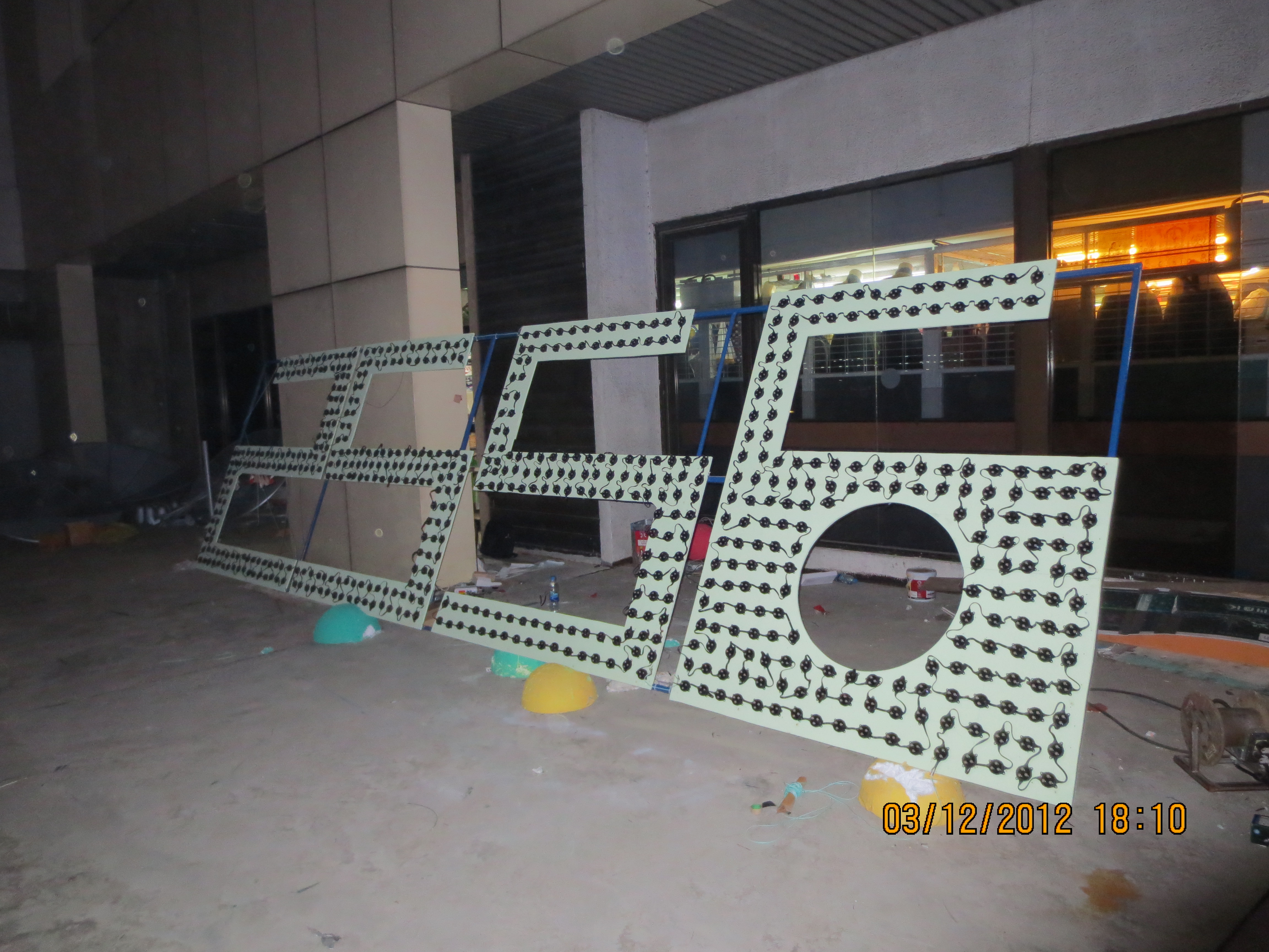 ป้ายไฟปิงปองRGB งานMERRY CHRISTMAS ปี2012 ตึกMBK