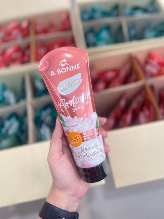 เอบอนเน่ เพอร์ฟูม บอดี้ ครีม A BONNE Perfume Body Cream SPF 30 PA++++ 200 มล.