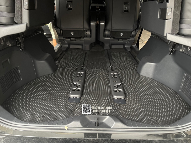 พรมปูพื้นรถยนต์ Lexus LM350h 7ที่นั่ง 2024 กระดุมเล็กดำ