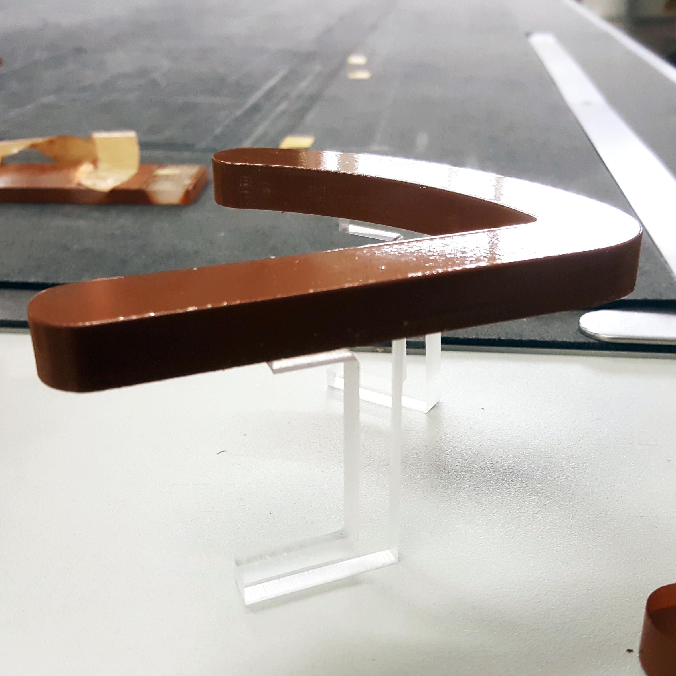 อักษรขาลอยอคิลลิค พ่นสี _ใช้สำกรับทำป้าย เพื่อมความโดนเด่นและมีมิติให้กับ ร้านค้า ร้านอาหาร ร้านเกมส์ และอื่นๆตามจินตนาการ