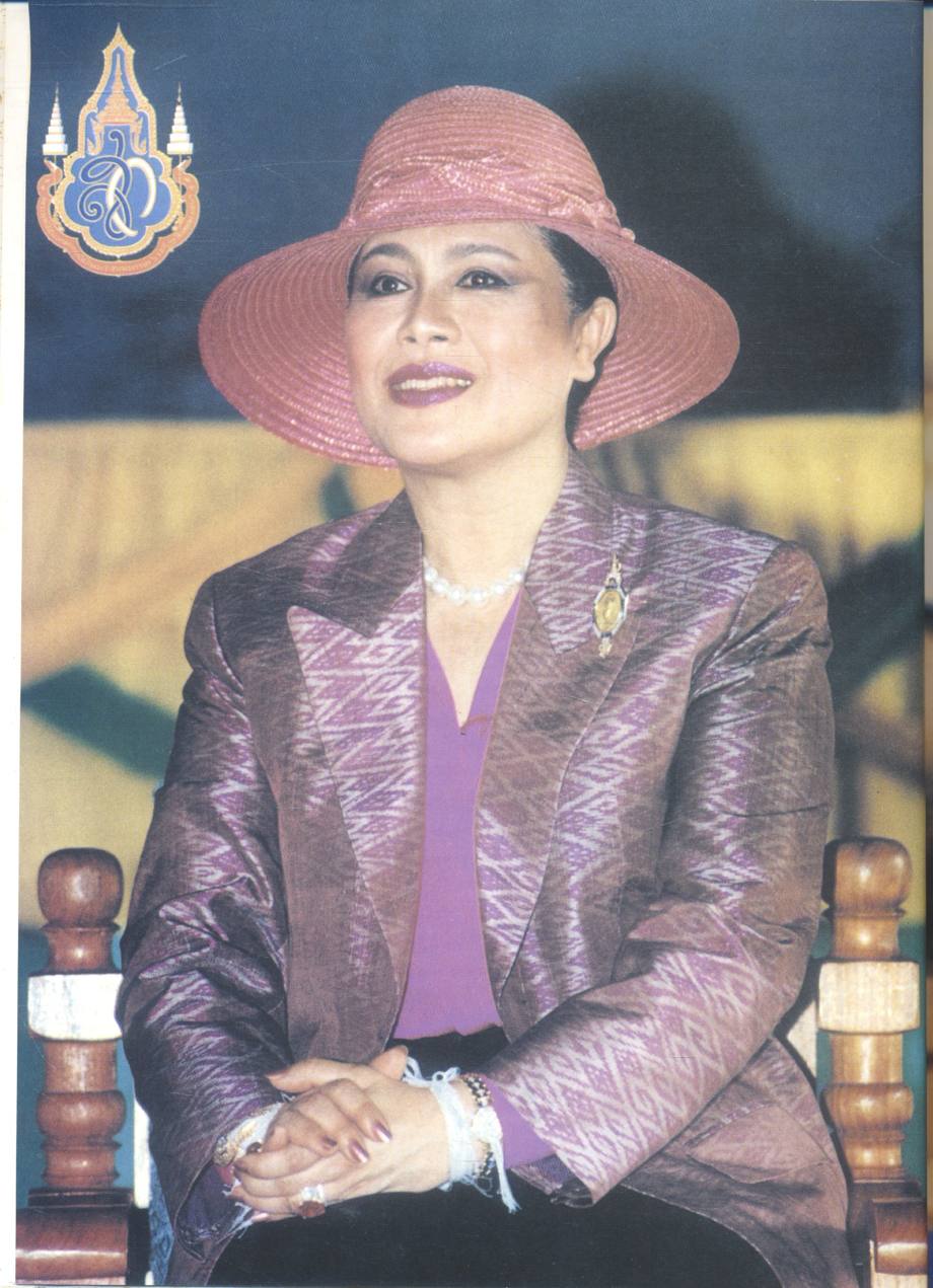 หนังสือ ๗๒ พรรษา มหาราชินี ฉบับเฉลิมพระเกียรติ