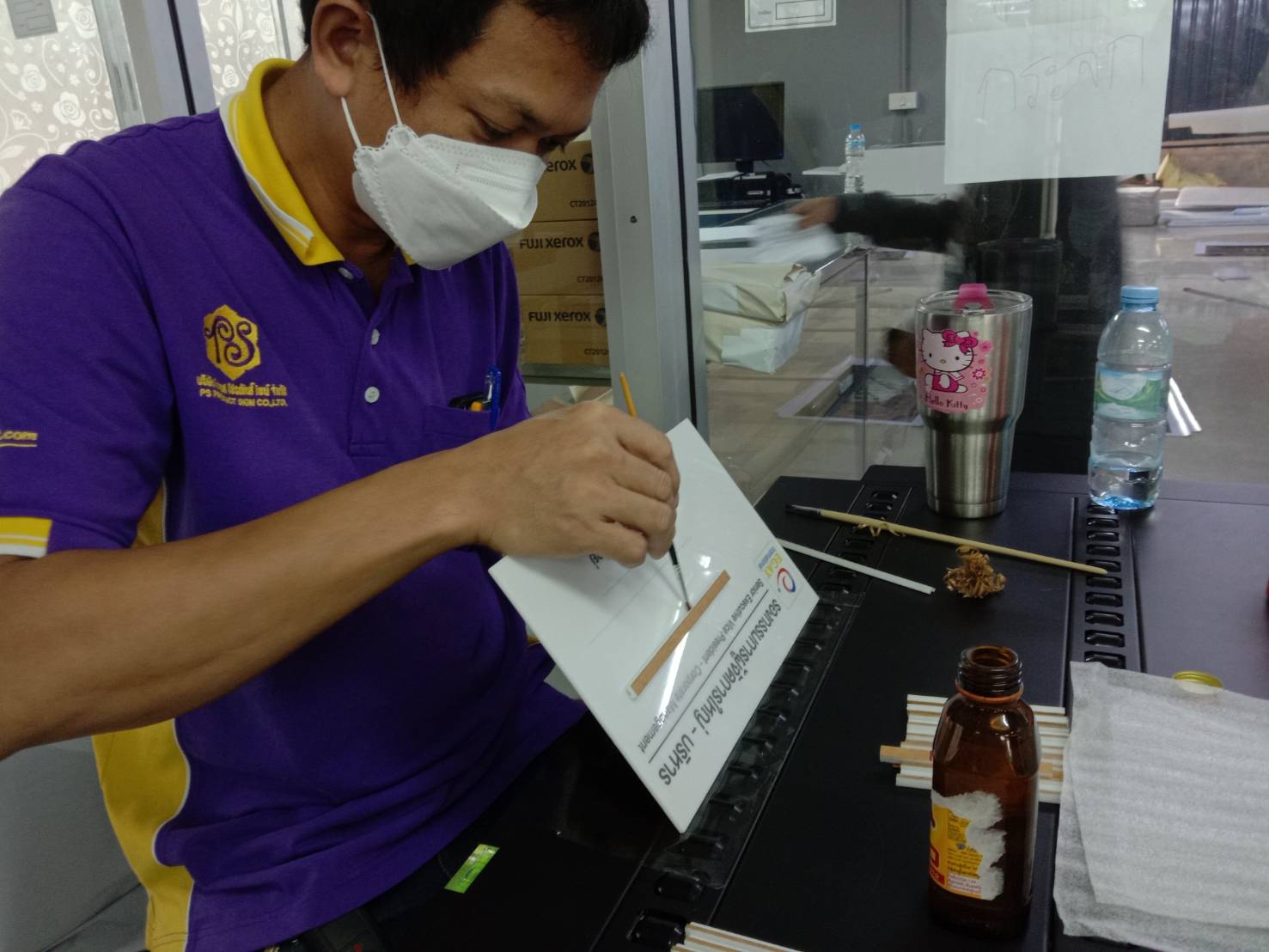 งานป้ายรางสอดอะคริลิค พร้อมงานปริ้นท์ลงบนแผ่น งานEGAT