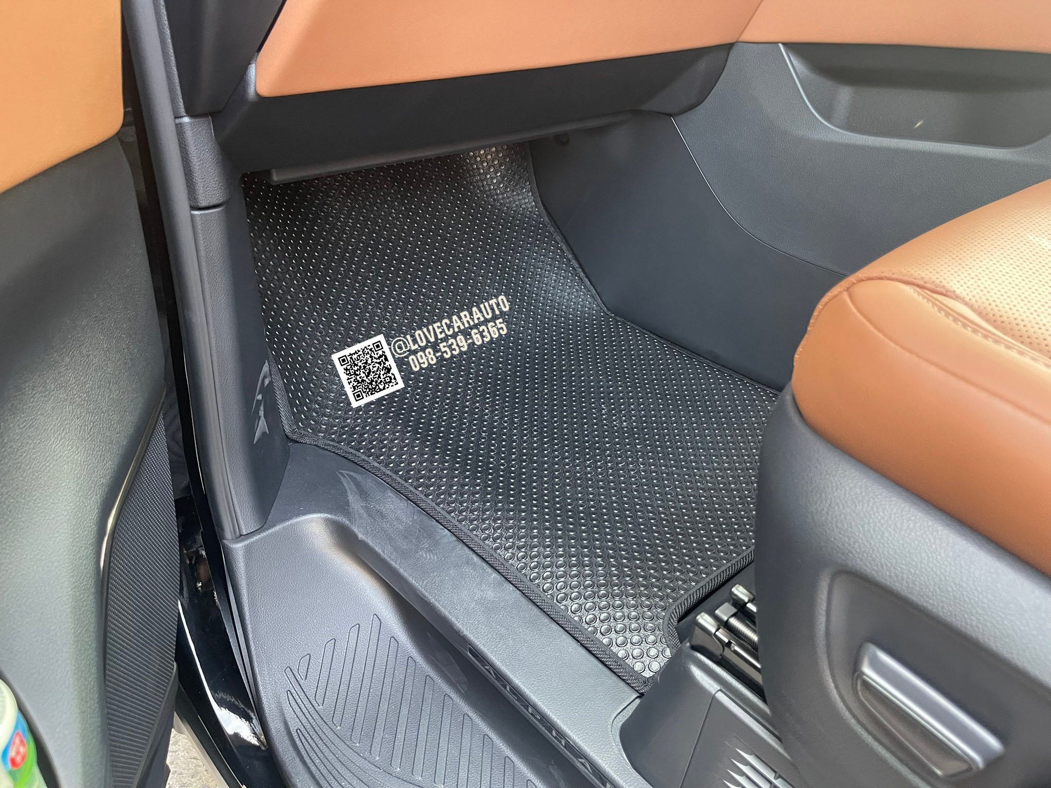 พรมรถตู้ Toyota Alphard 40 ปี 2025 กระดุมเล็กดำ