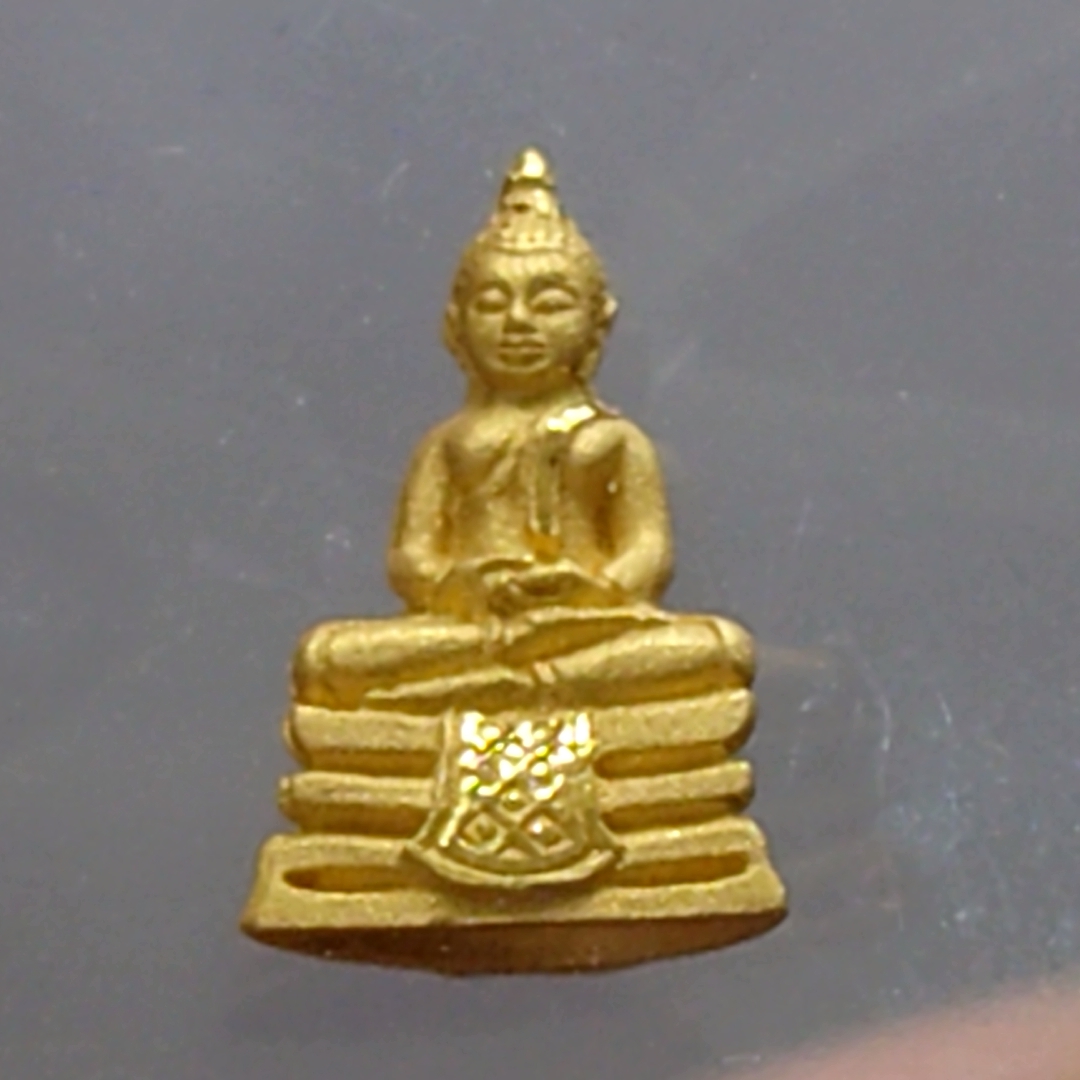 พระพุทธโสธร เนื้อทองคำแท้ รุ่นอุดมโชคโภคทรัพย์ วัดโสธรวราราม พ.ศ.2550 พร้อมกล่องเดิม