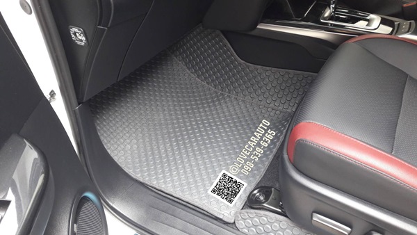 พรมกระดุมรถยนต์ สีเทา Toyota Fortuner Legender โตโยต้า ฟอร์จูนเนอร์ ลีเจนเดอร์ 2022 หลังเรียบ