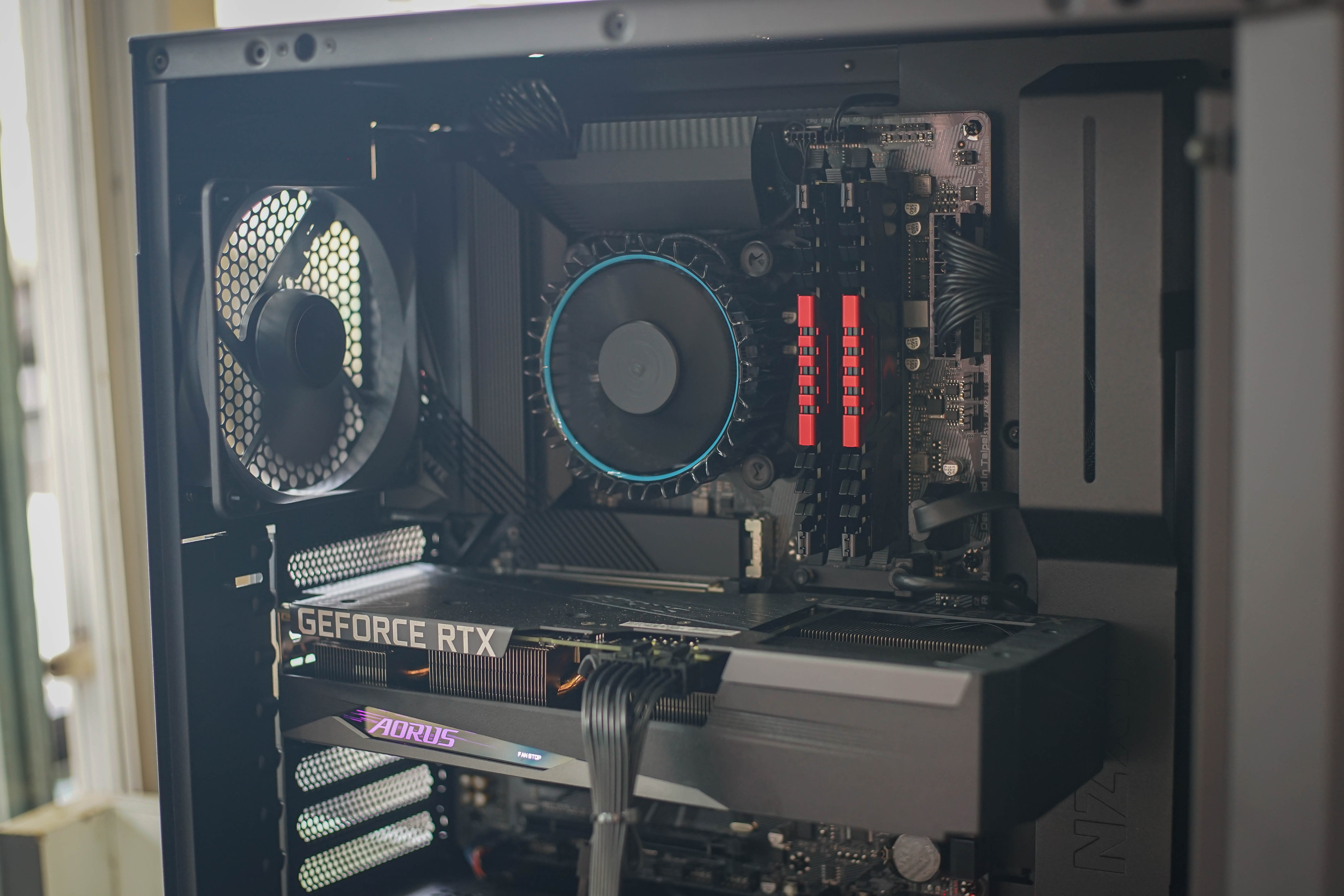 คอมเล่นเกมส์ I7-12700F อายุเครื่อง 1 เดือน พร้อมการ์ดจอ 3060TI Aorus โครตสวย